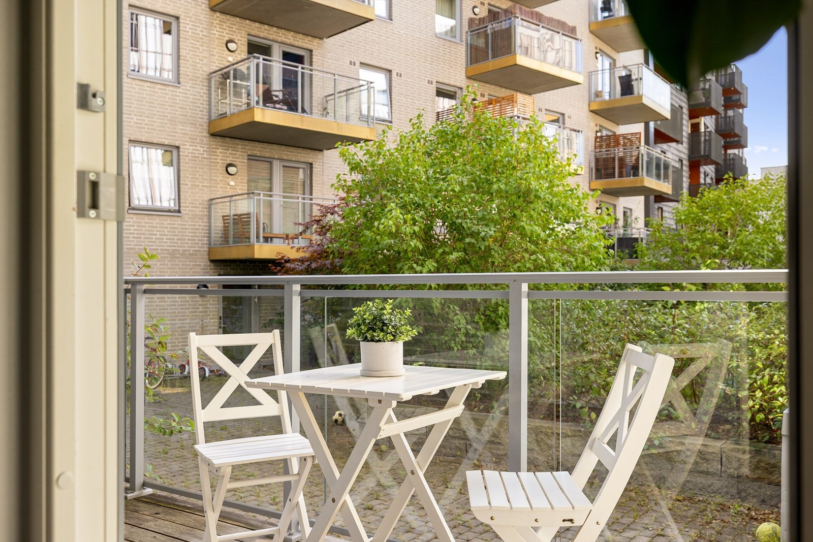 Fra stuen er det utgang til en sydvestvendt balkong på 6,3 kvm. Galleribilde