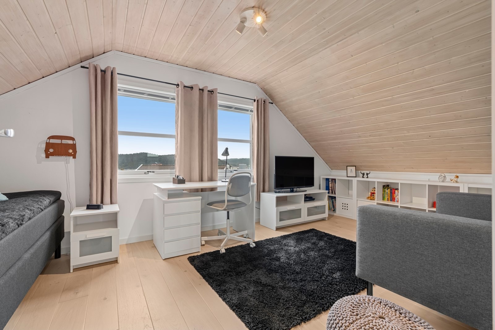 Etasjen har 2 soverom av god størrelse. Galleribilde