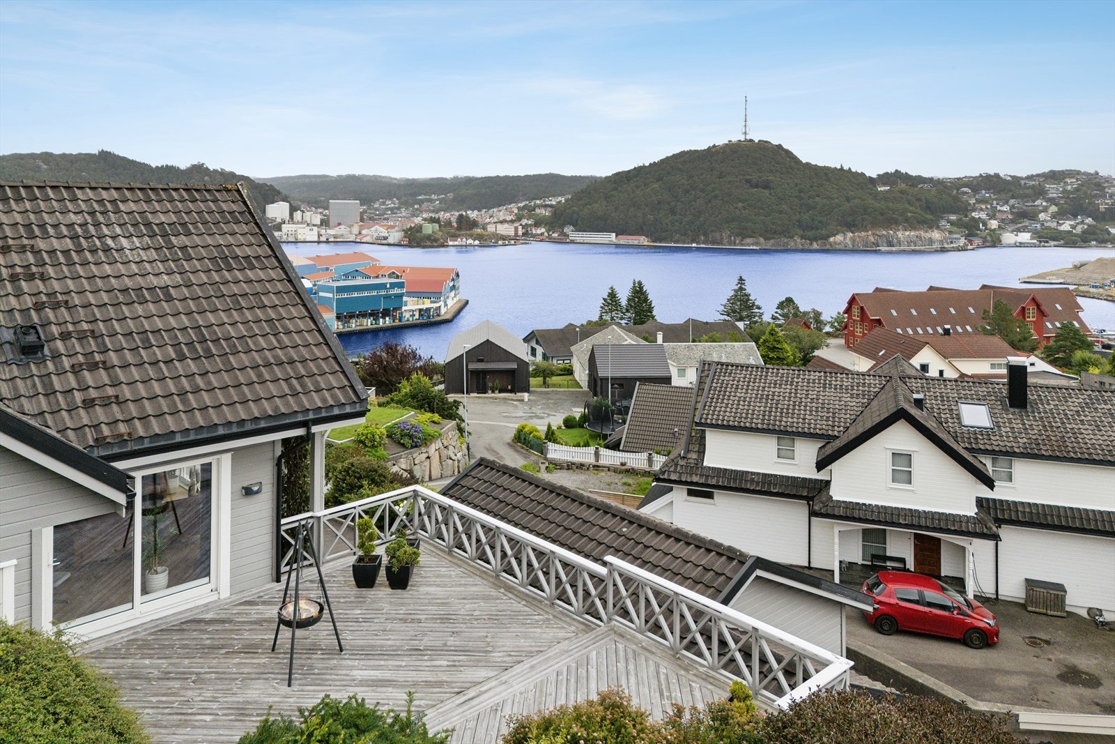 Nydelig utsikt over havnebassenget, innseilingen til Egersund havn! Galleribilde