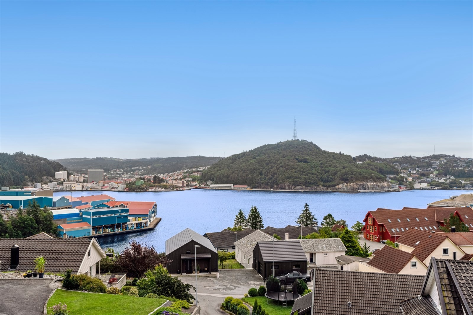 Balkongen er takoverbygget og har boligens beste utsikt! Galleribilde