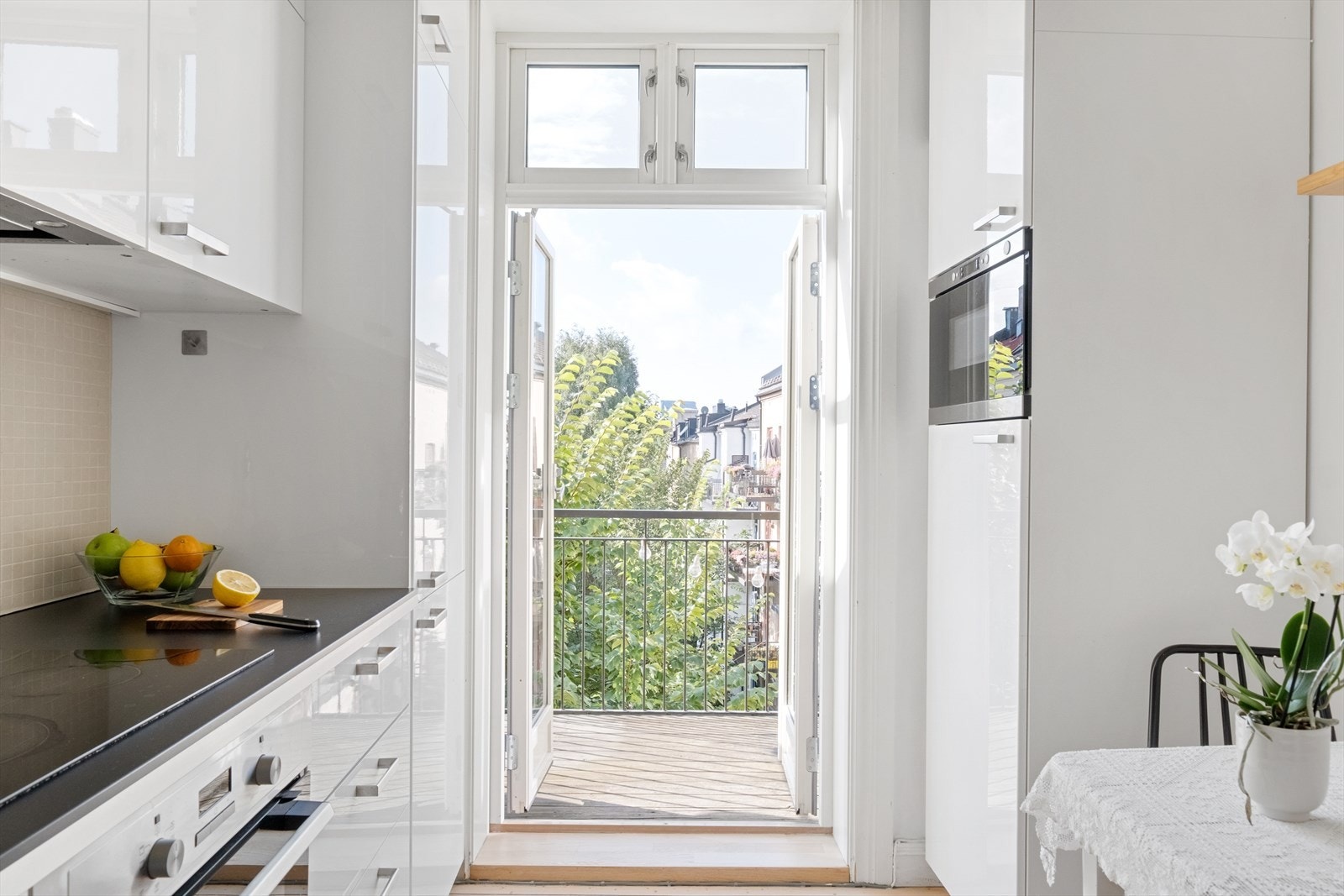 - Fra kjøkkenet er det utgang til balkong - Galleribilde