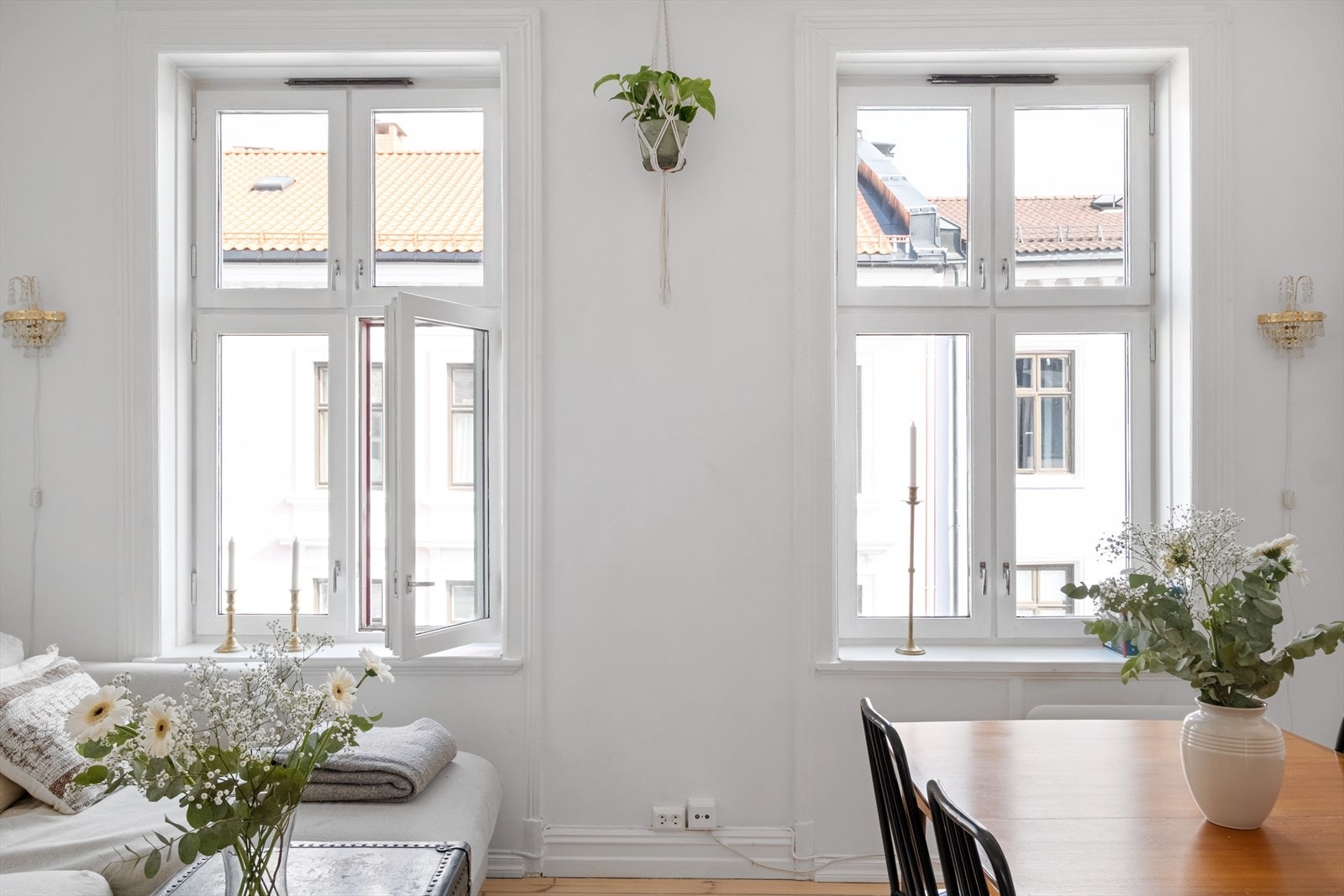 - Store vindusflater som gir rikelig med luft og lys - Galleribilde