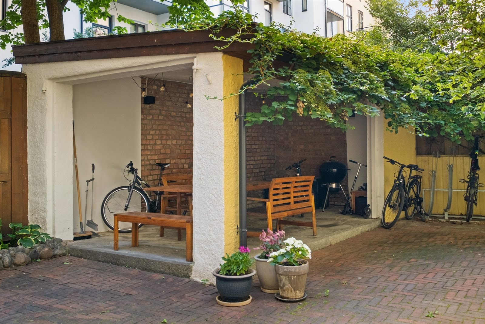 - Hyggelig bakgård - Galleribilde