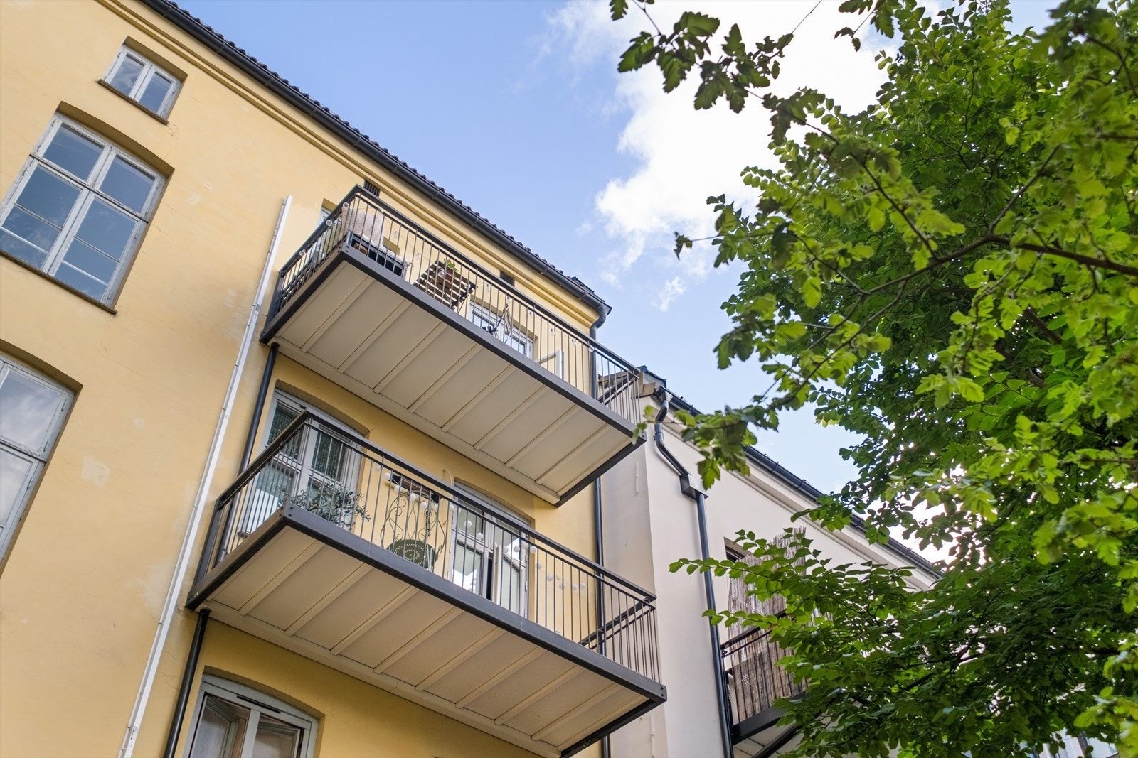 - Fasade fra bakgård - Galleribilde