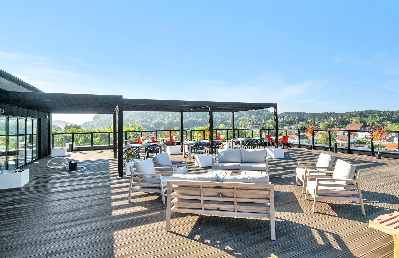 Her kan du samles med naboer eller venner for å nyte solfylte dager Galleribilde