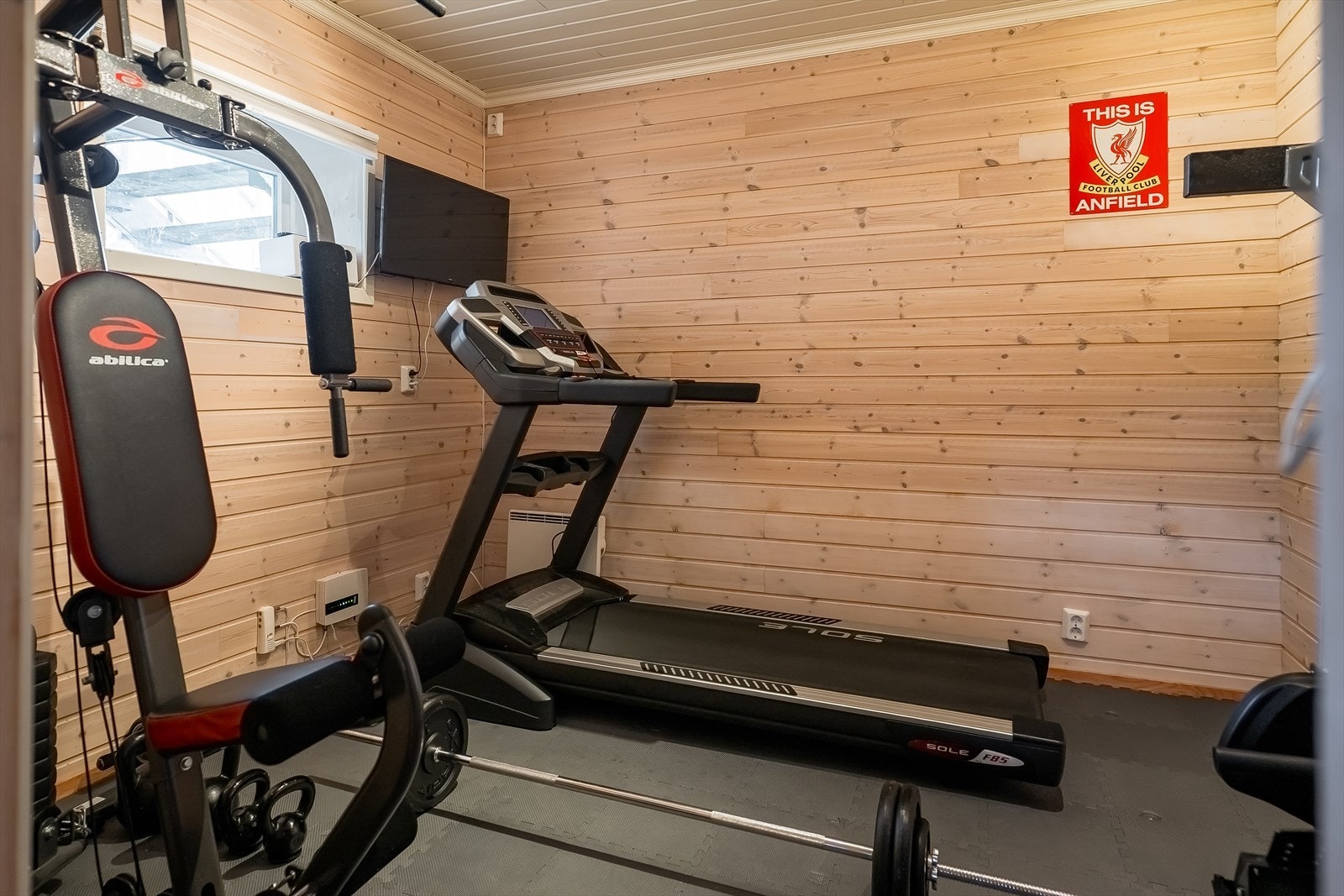 I tilknytning til kjellerstuen finner du eget treningsrom på 8,4 m². Galleribilde