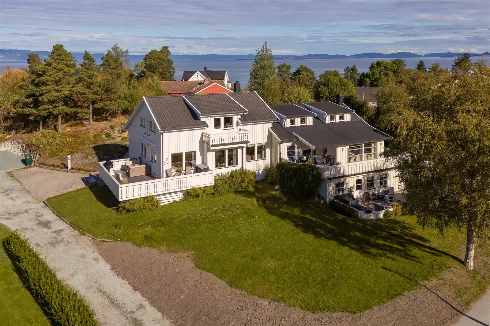 På Humlehaugen er du omkranset av fin natur, midt i et etablert nabolag kun minutter fra Trondheim sentrum. Galleribilde
