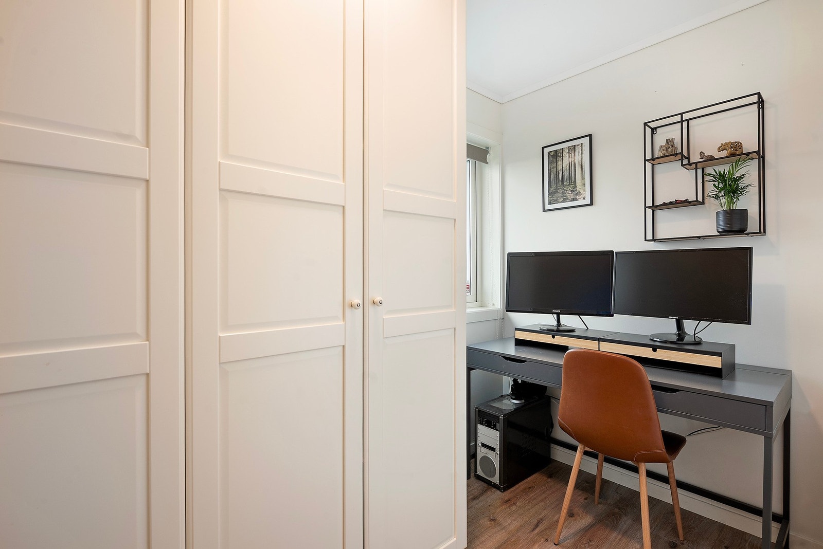 Mellom loftstuen og det ene soverommet finner du et eget kontorrom Galleribilde