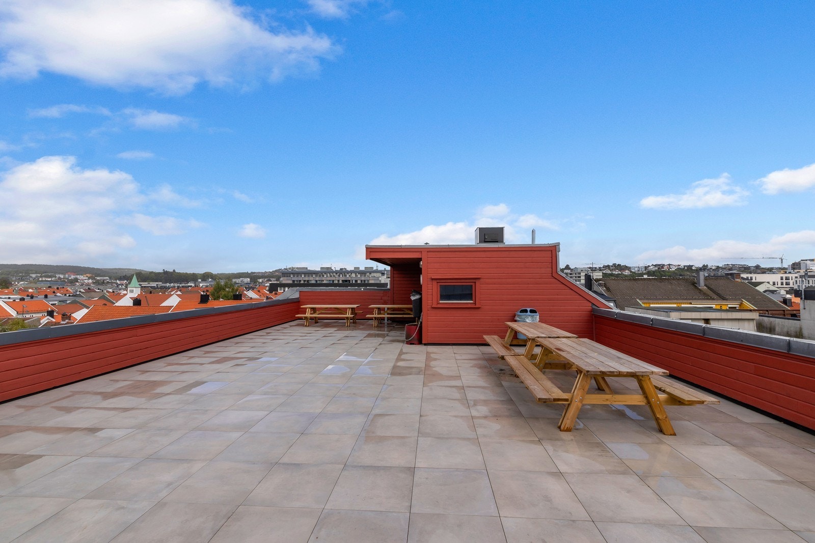 Stor felles takterrasse med nydelig utsikt og gode solforhold. Galleribilde
