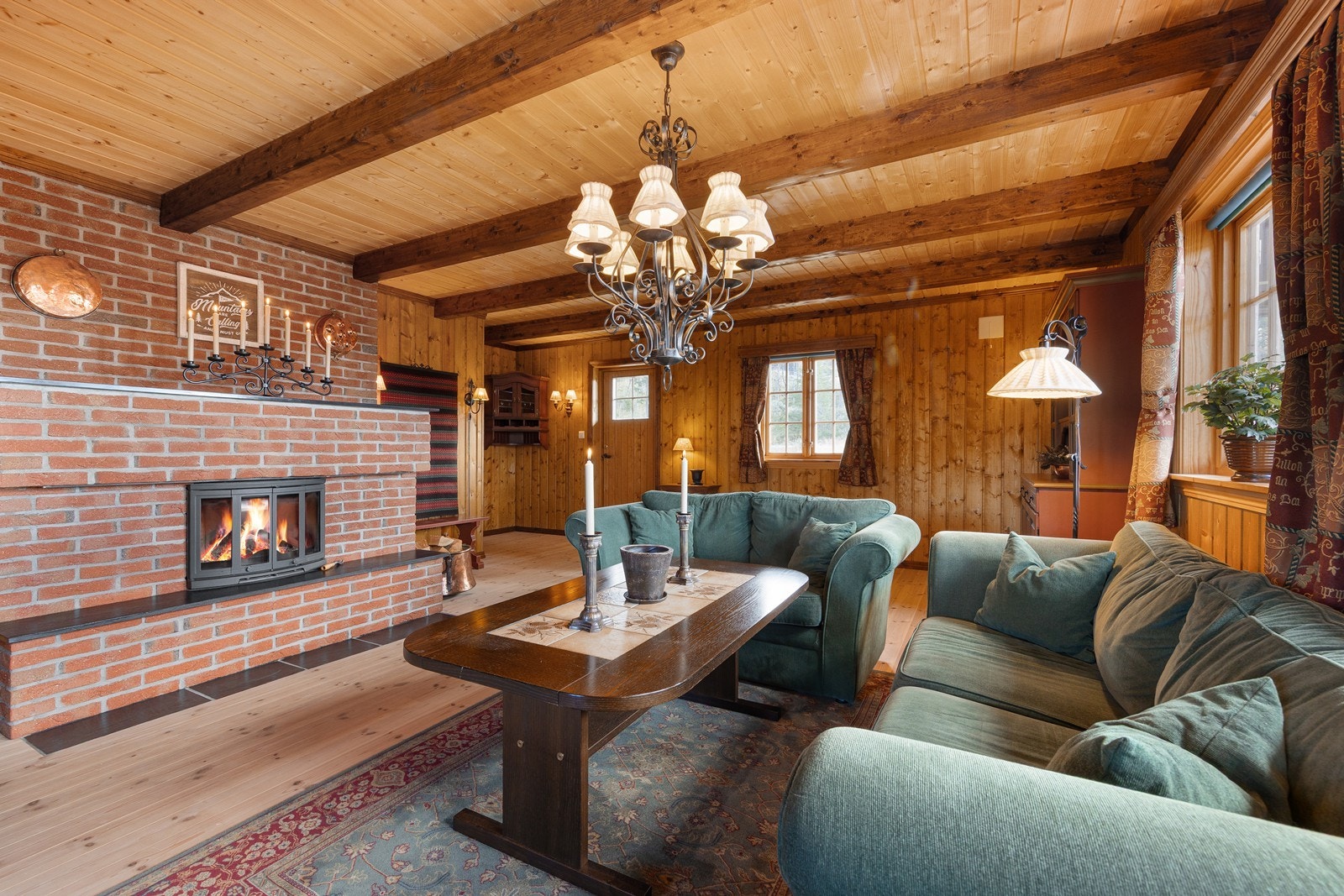 Rommet gir også gode møbleringsmuligheter for flere sittegrupper. Galleribilde