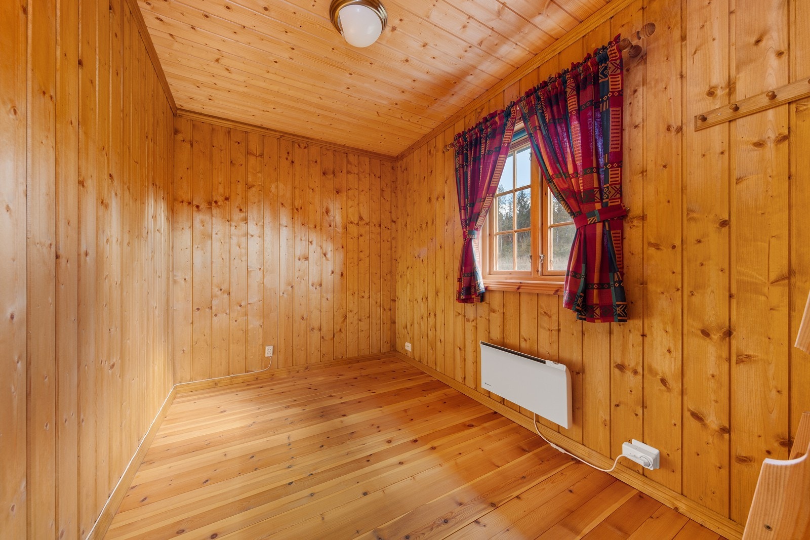 Soverom 2 - Rommene gir god plass til både dobbeltsenger og køyesenger - perfekt for å utnytte arealet og skape mange sengeplasser. Galleribilde