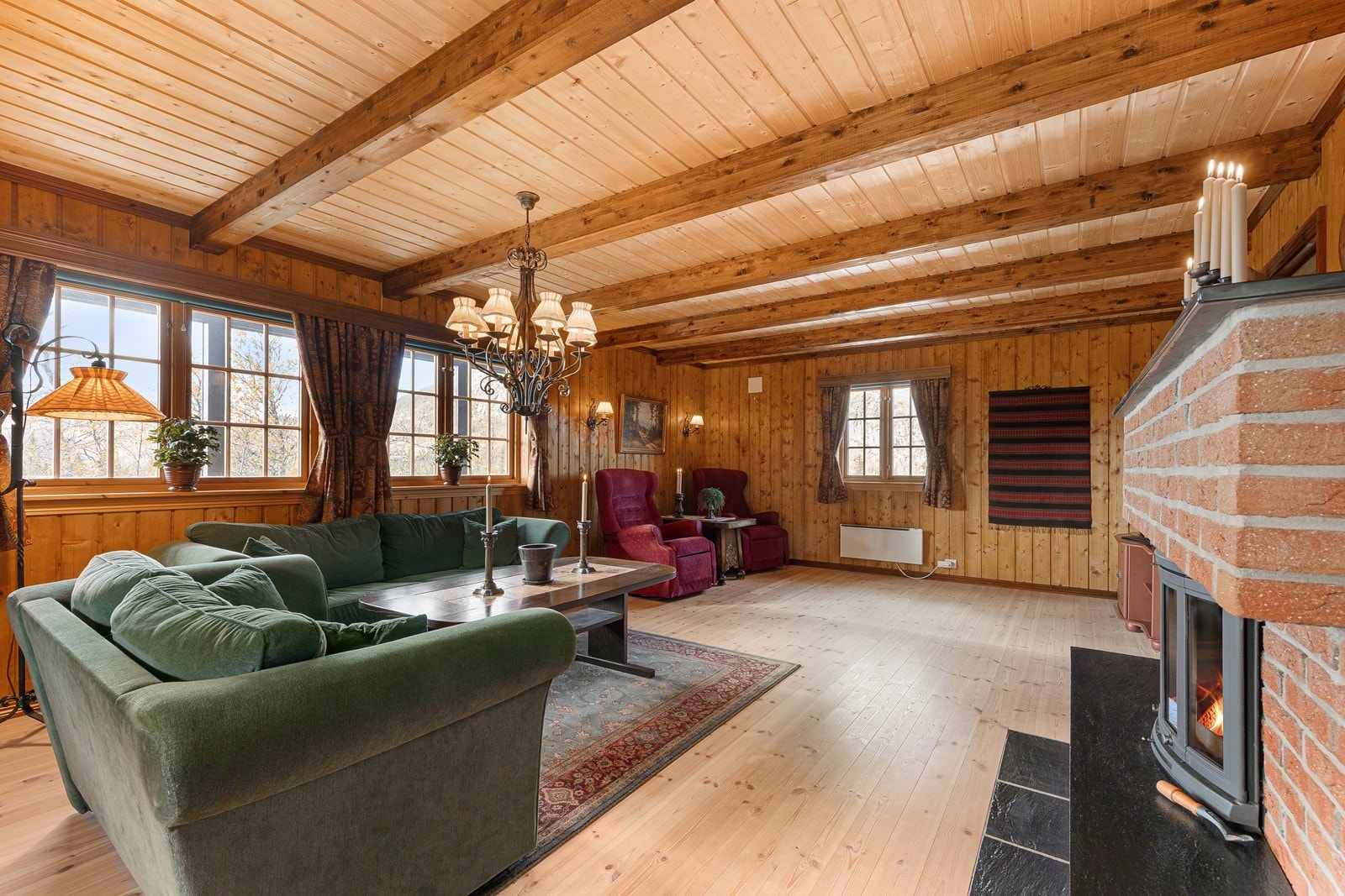 Hytta byr på god atmosfære og flotte oppholdsrom. Galleribilde