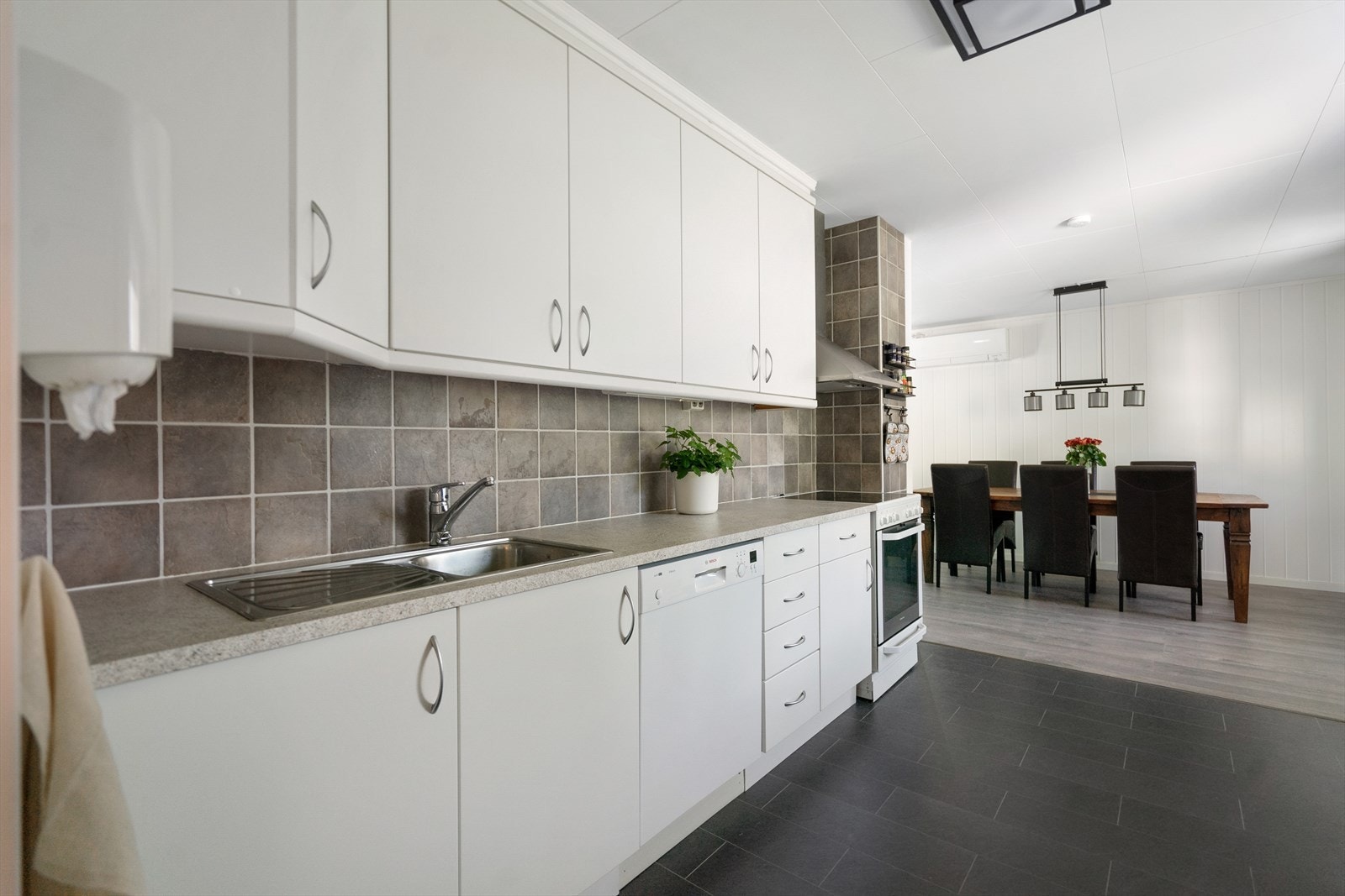 Kjøkkenet er utstyrt med alt du trenger Galleribilde