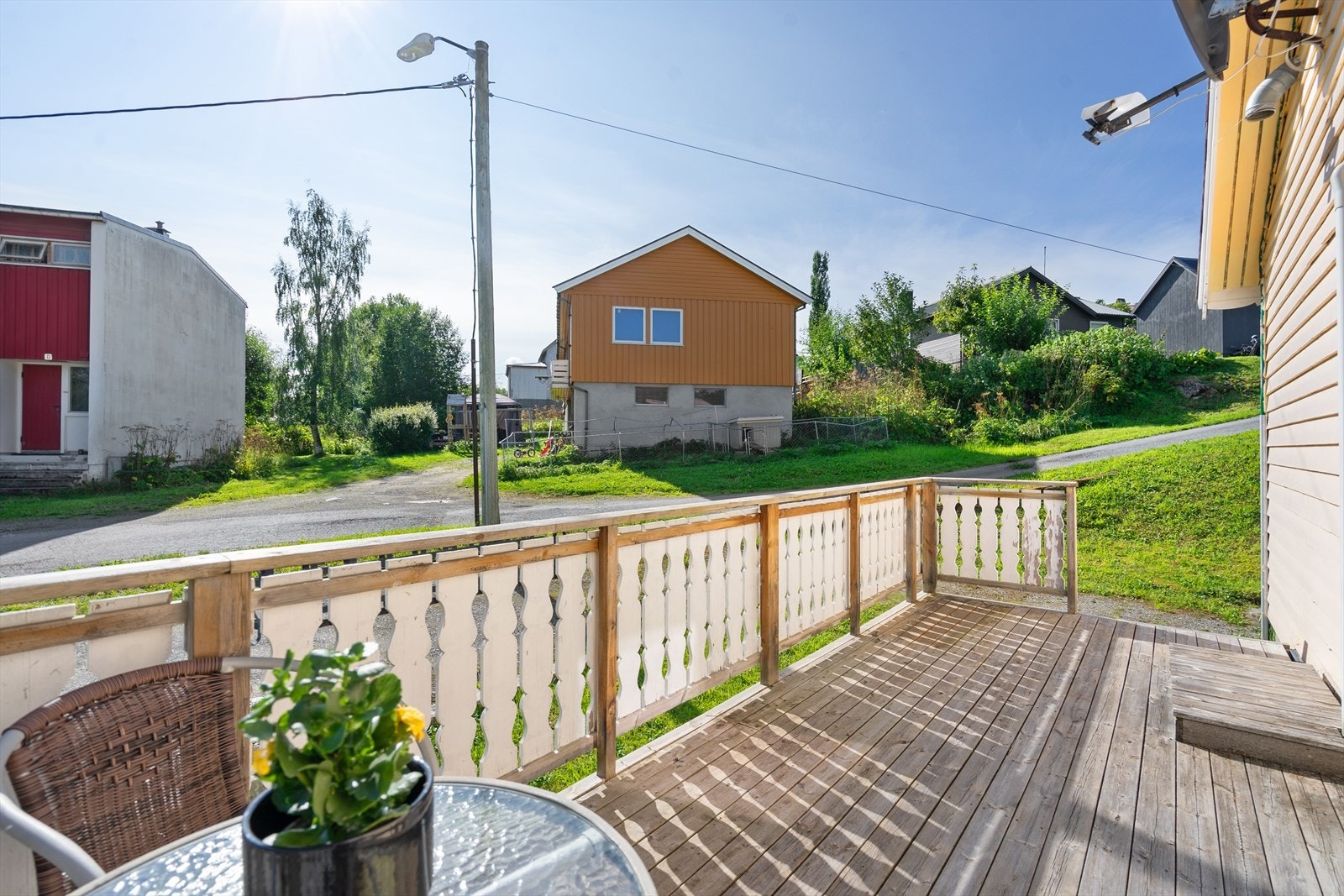 Terrasse med plass til hagemøbler Galleribilde