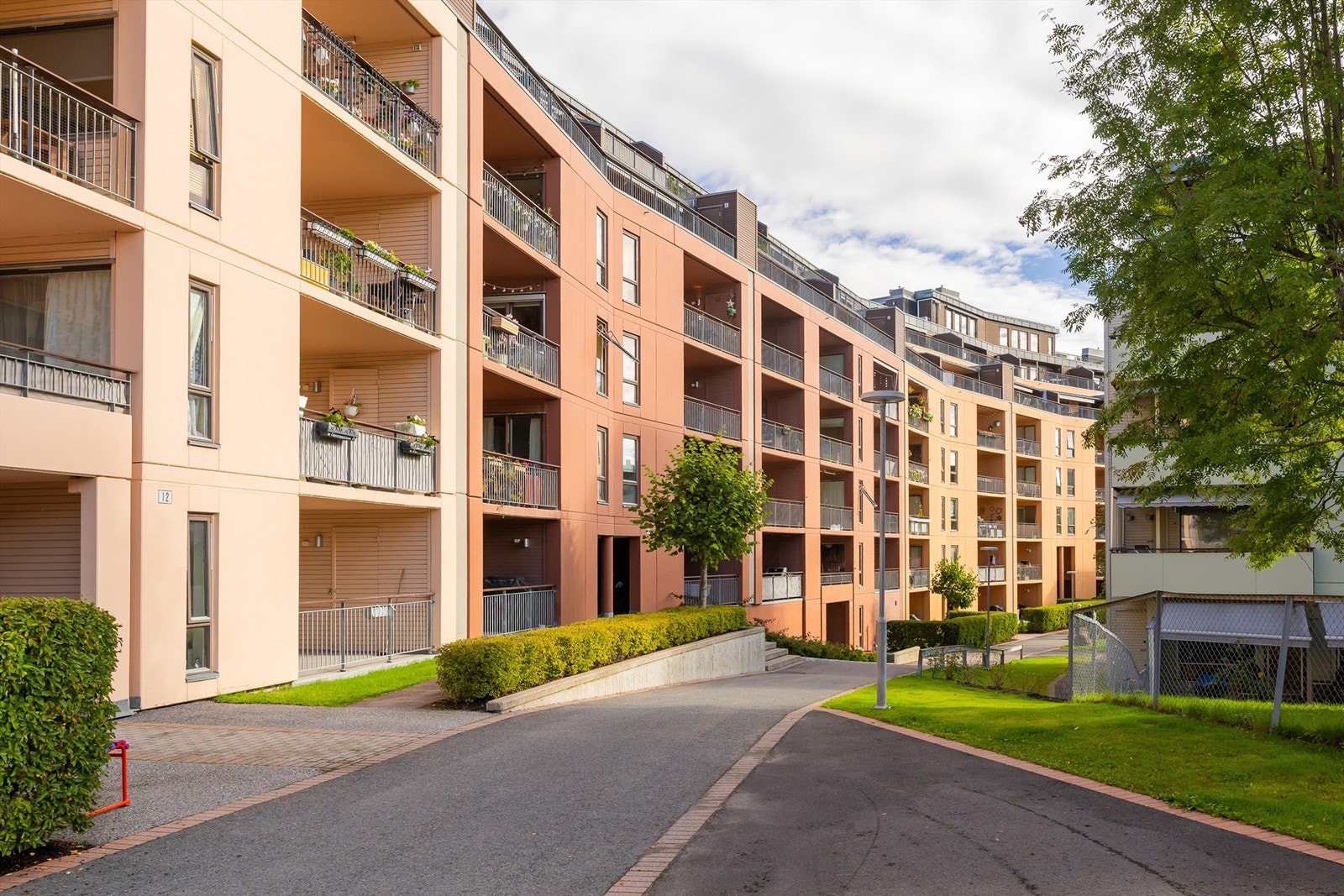 Velkommen til Badebakken 16 - presentert av Blenor Hadergjonaj Galleribilde