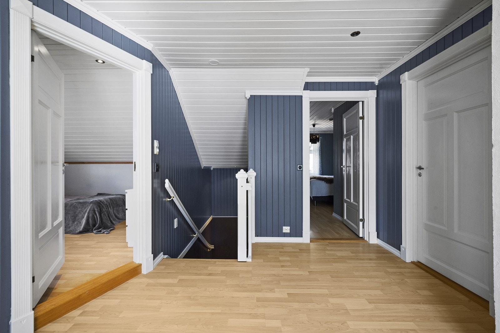 Trappegang 2 etasje med inngang til alle soverom Galleribilde