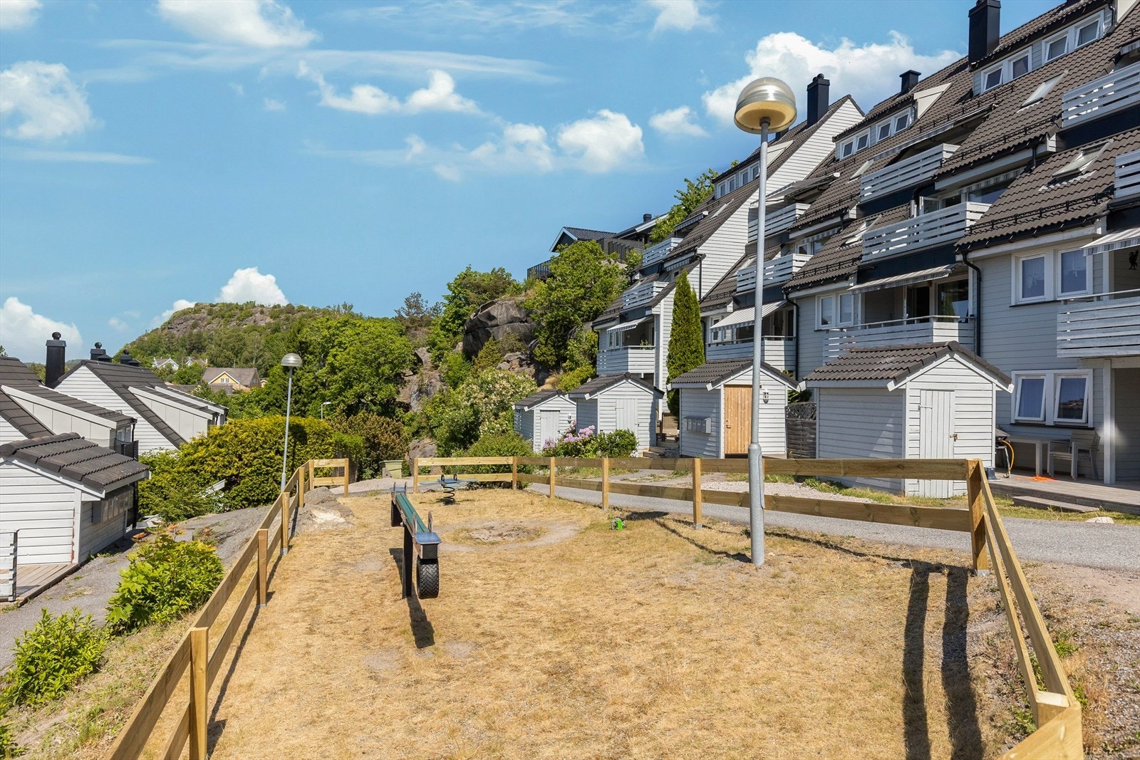 En minimalistisk lekeplass kan vi vel kalle dette Galleribilde