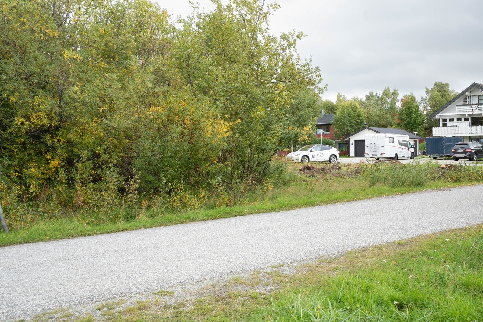 Tomten sett inn mot boligfelt med blindvei Galleribilde
