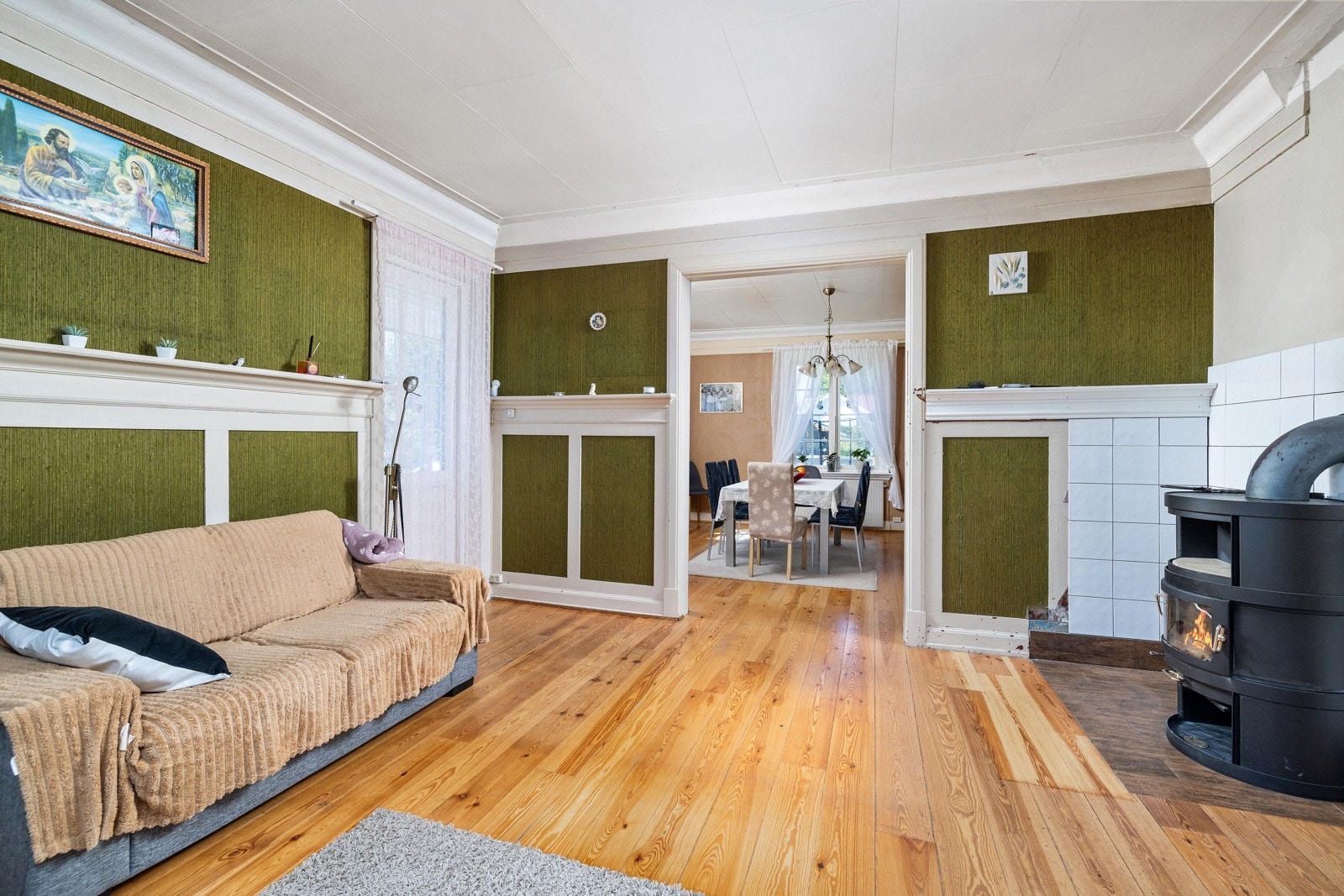 Rommene i 1. etasje har ekstra god takhøyde. Galleribilde