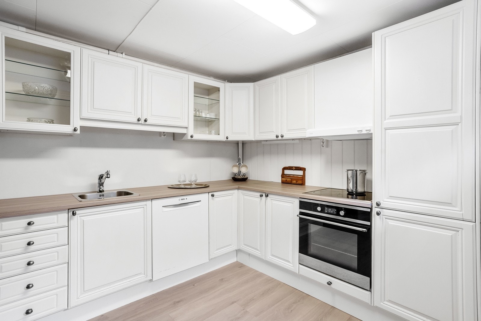 Lyst og trivelig kjøkken Galleribilde