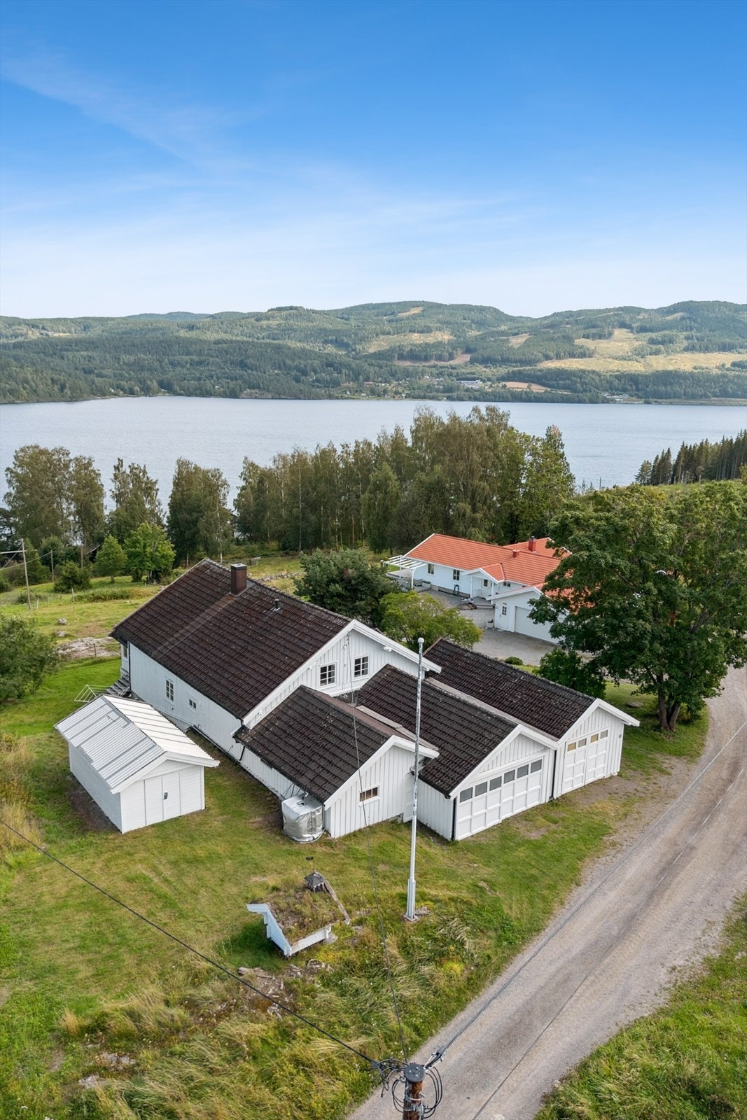 Praktisk beliggenhet for pendlere med umiddelbar nærhet til nye Tangen stasjon og fremtidig dobbeltspor. Galleribilde