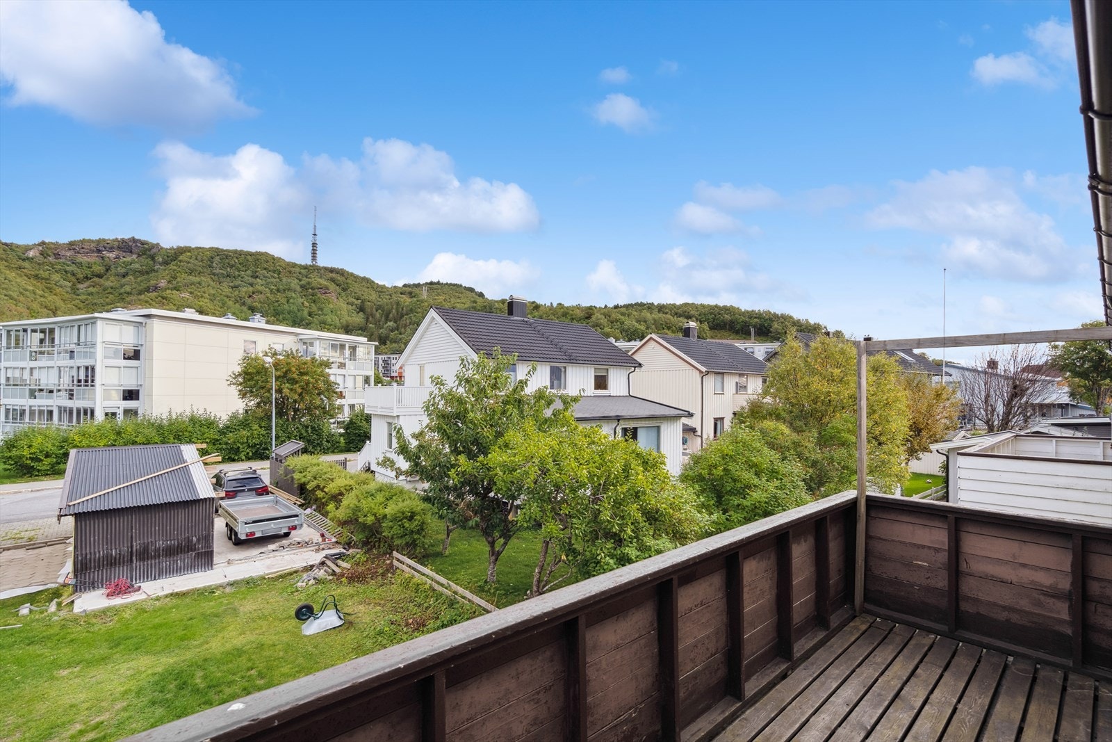 I tillegg er det en nordvendt balkong med utsikt opp mot bl.a. Linken Galleribilde