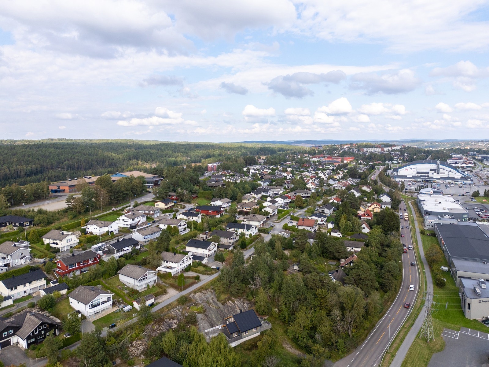 Herfra er det kort vei til Østfoldhallene - et av Østfolds største handelsområder med titalls butikker og servicetilbud. Galleribilde