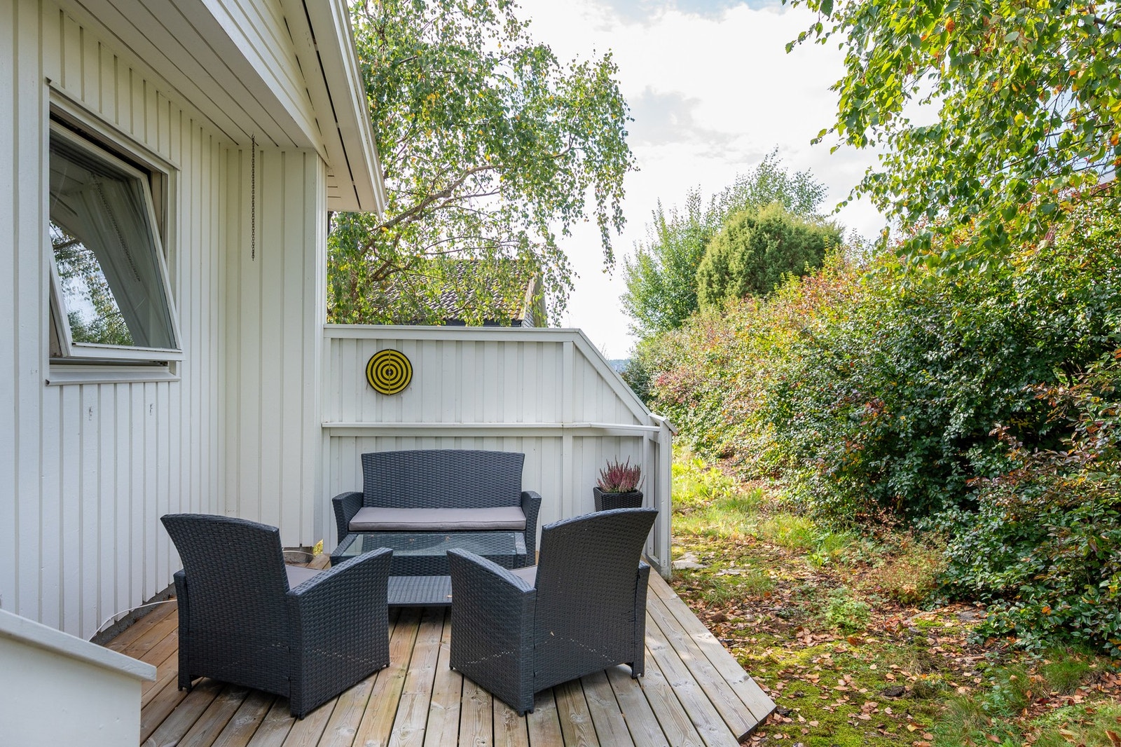 Uteplassen ligger skjermet for støy. Galleribilde