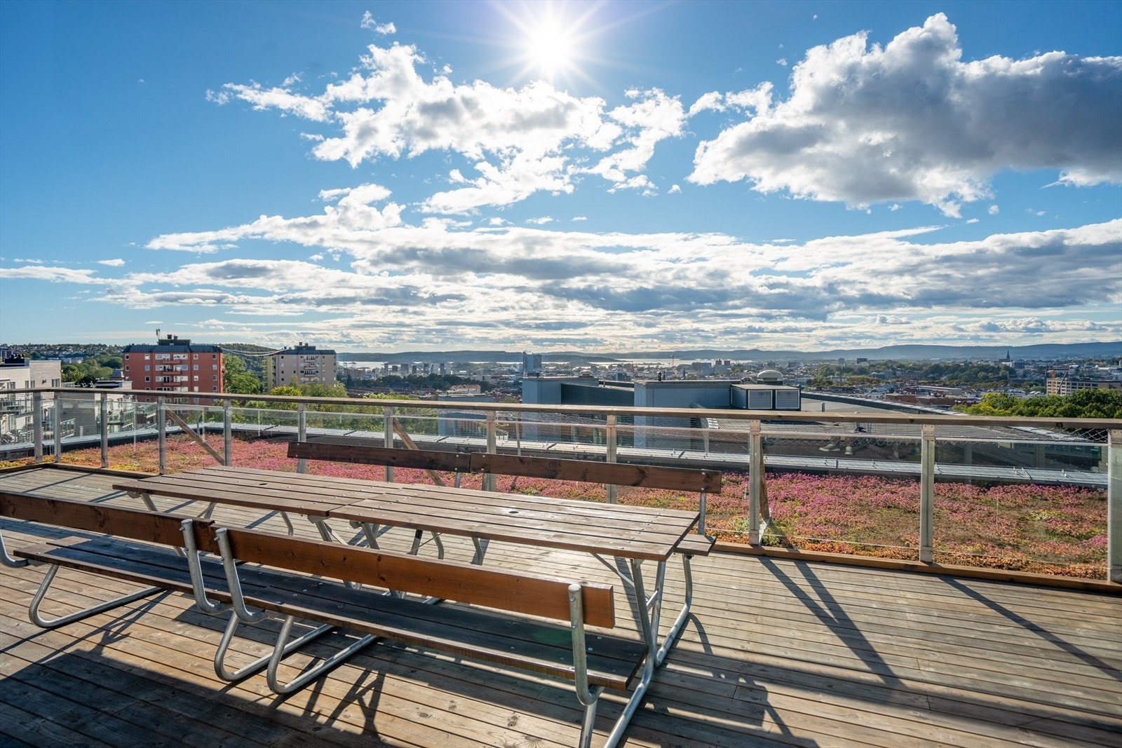 Borettslaget har en felles takterrasse med en spektakulær utsikt over hovedstaden. Galleribilde
