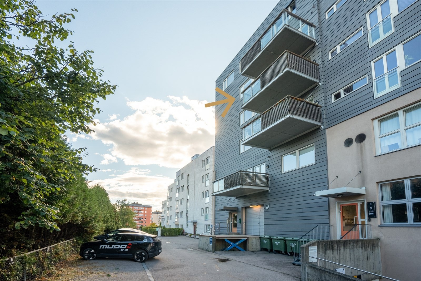 Beliggenheten er svært attraktiv, med kort vei til buss, trikk og T-bane. Galleribilde