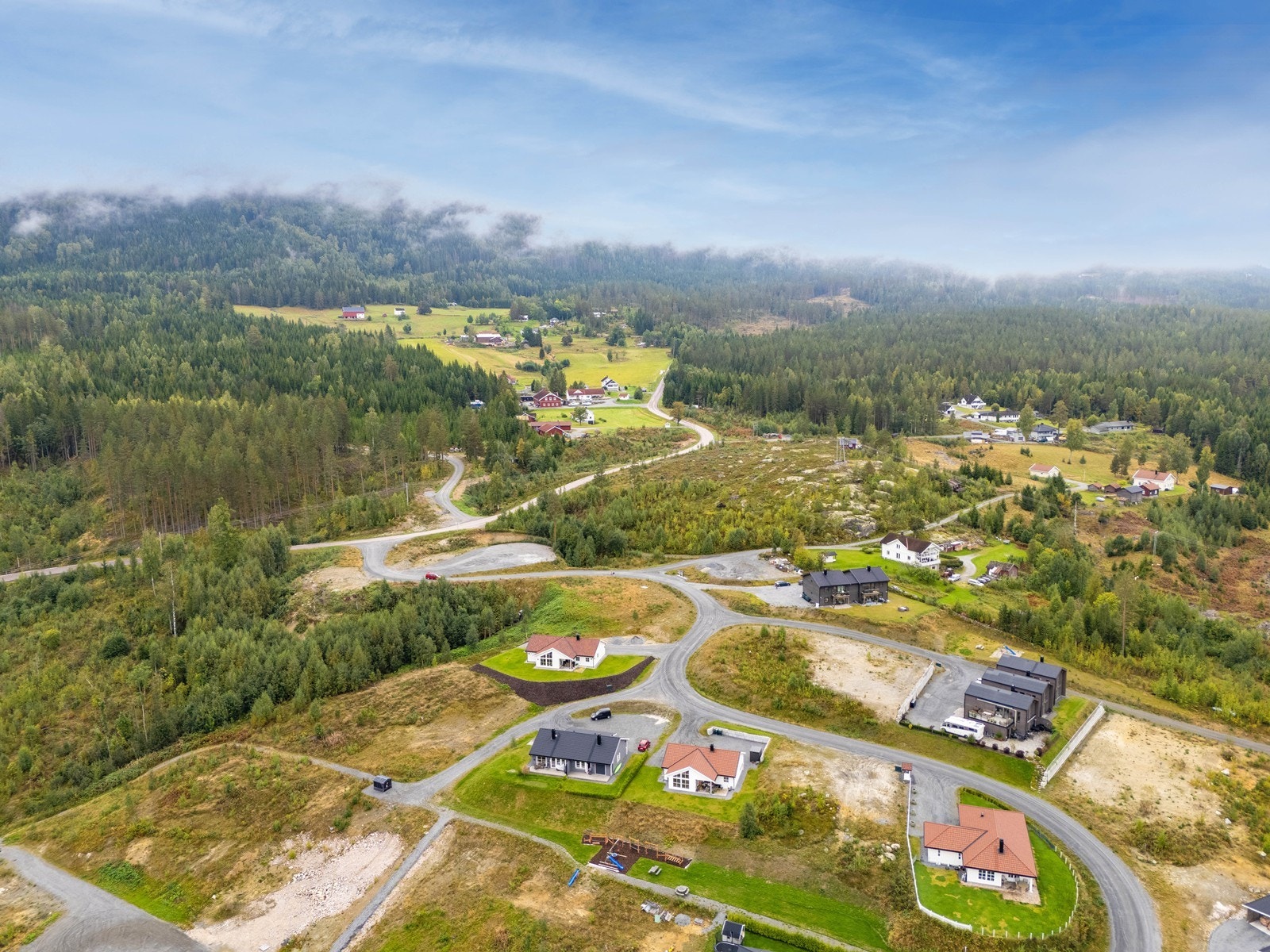 Kort vei er det også til naturen med turmuligheter sommer og vinter. Galleribilde