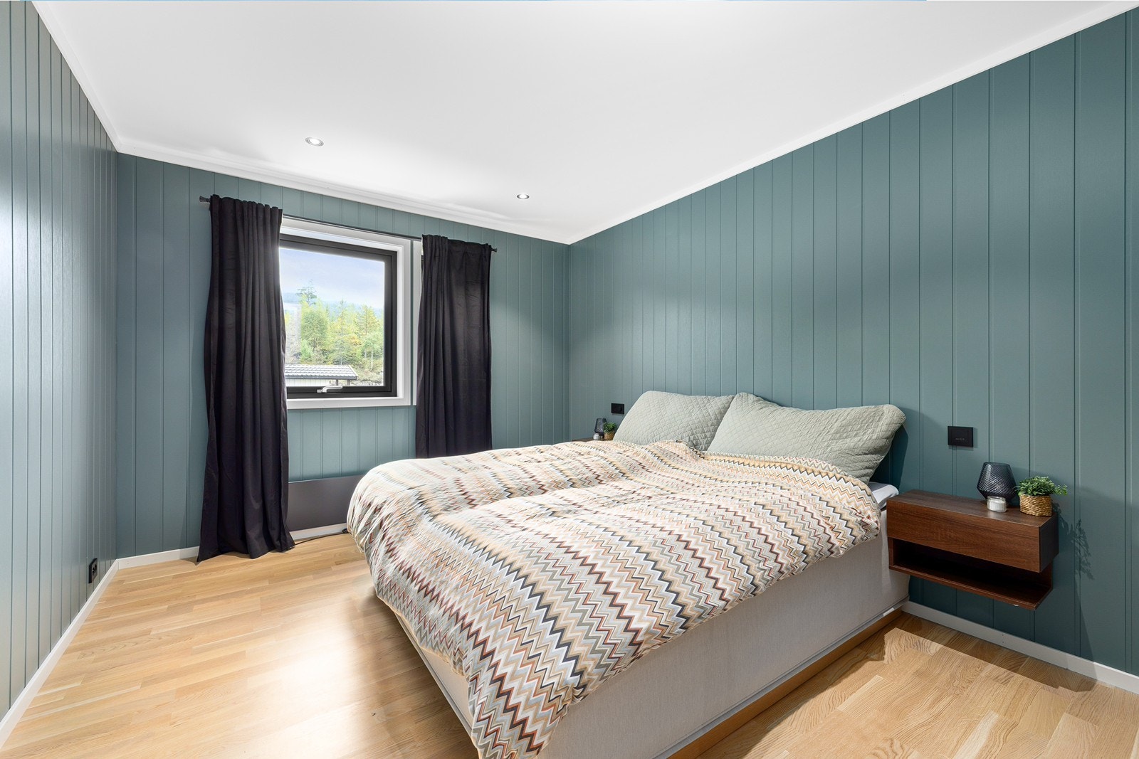 Hovedsoverom med god plass til dobbeltseng. Galleribilde