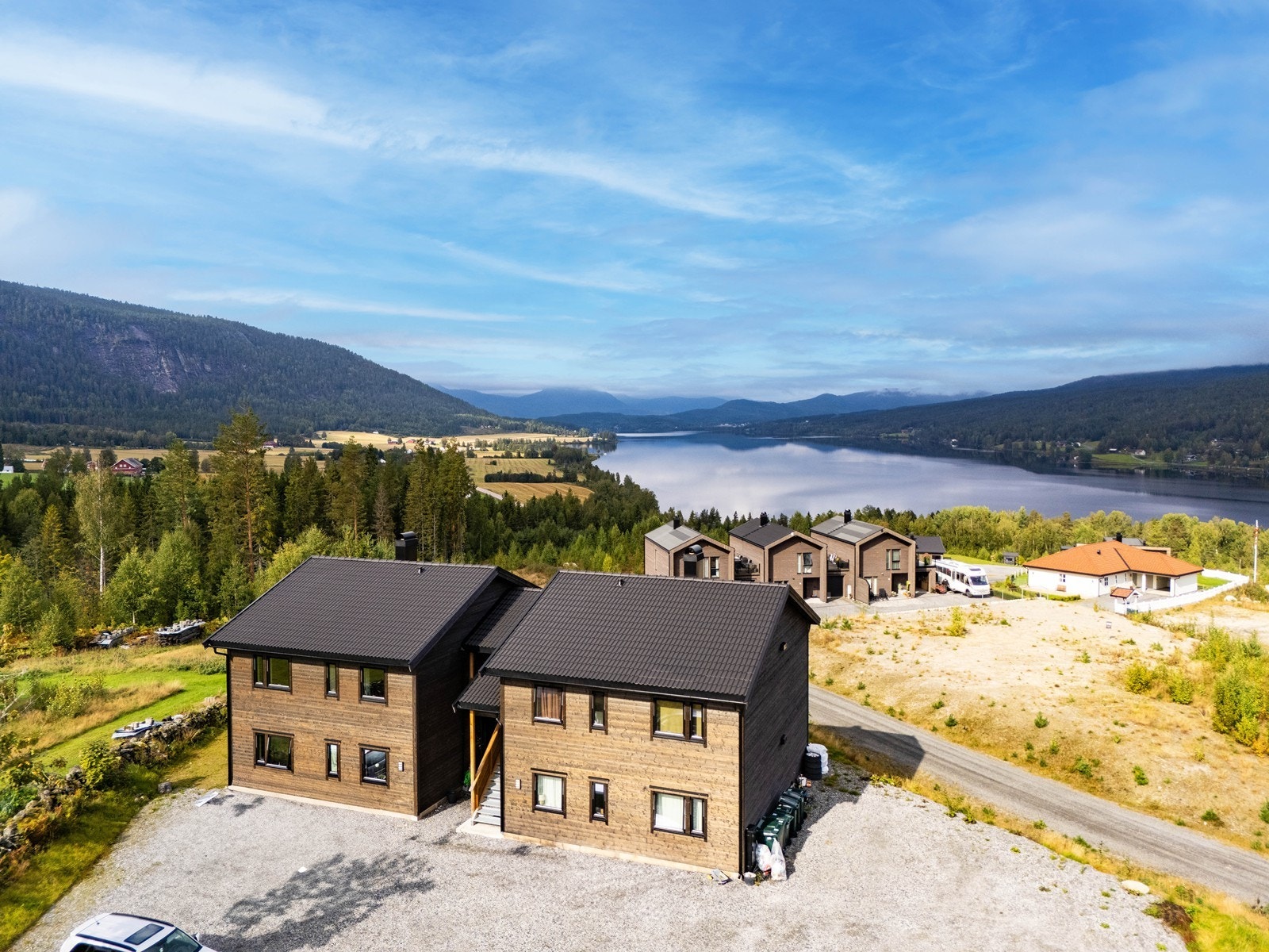 Leiligheten ligger på Sandbråten panorama med nydelig utsikt ut over Soneren/dalen med gode solforhold. Galleribilde