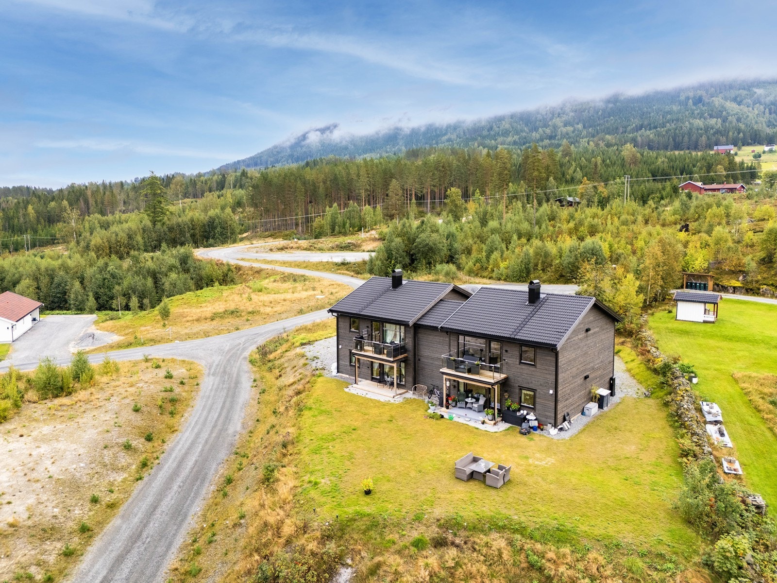 Leiligheten har trappeadkomst og ligger i bygningens 2.etg. Galleribilde