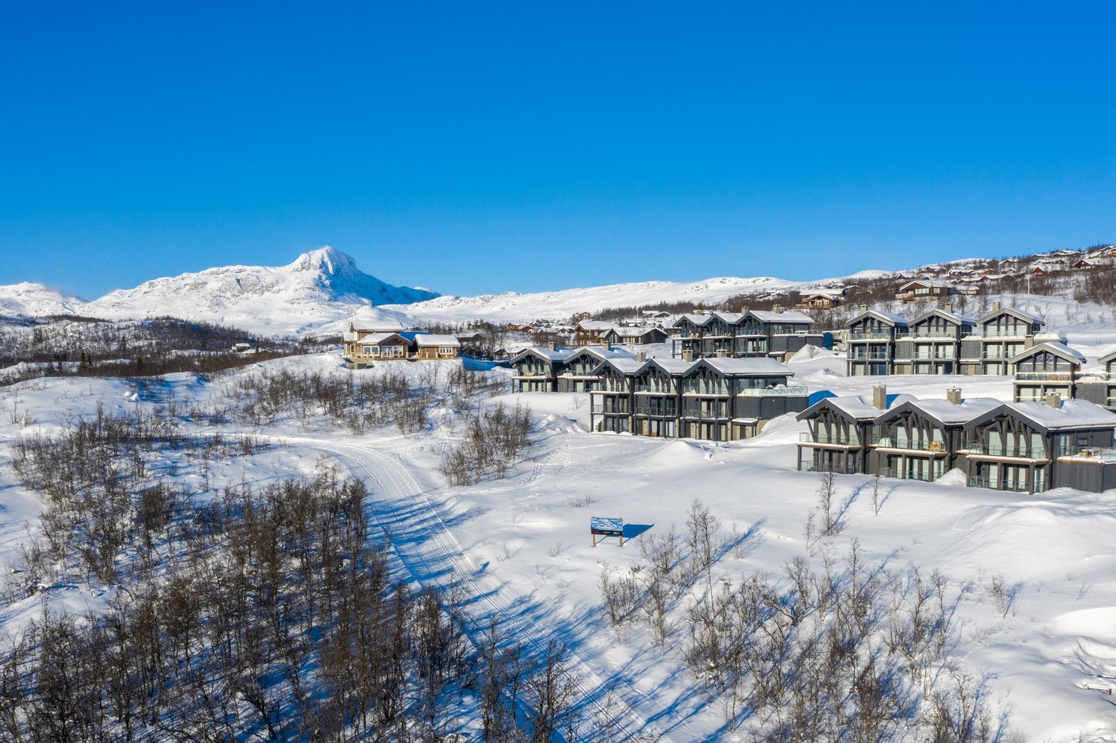 Skiløypene går rett på nedsiden av Aasgarden Galleribilde