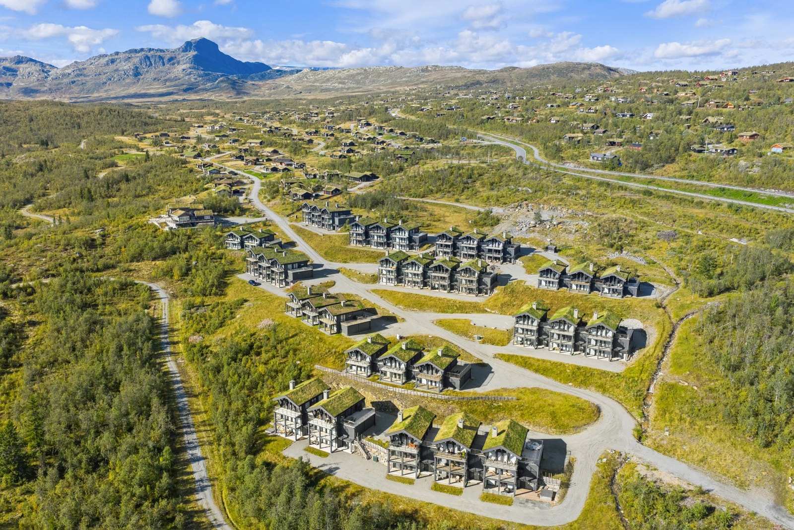 Fritidsleiligheten har en flott beliggenhet i Sameiet Aasgarden ved Markahøvda, vest for Beitostølen sentrum Galleribilde