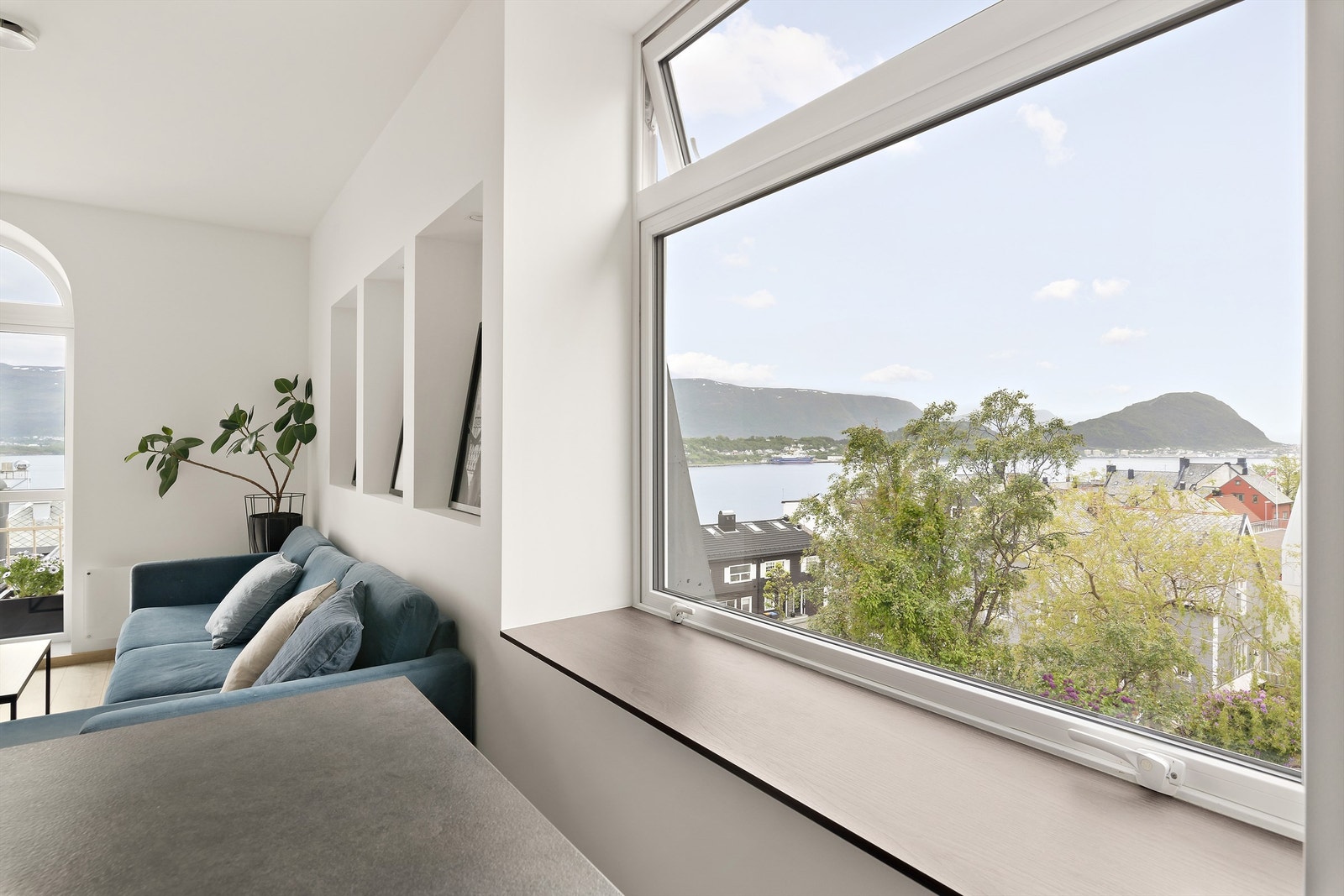 Utsikt fra stuekjøkken Galleribilde