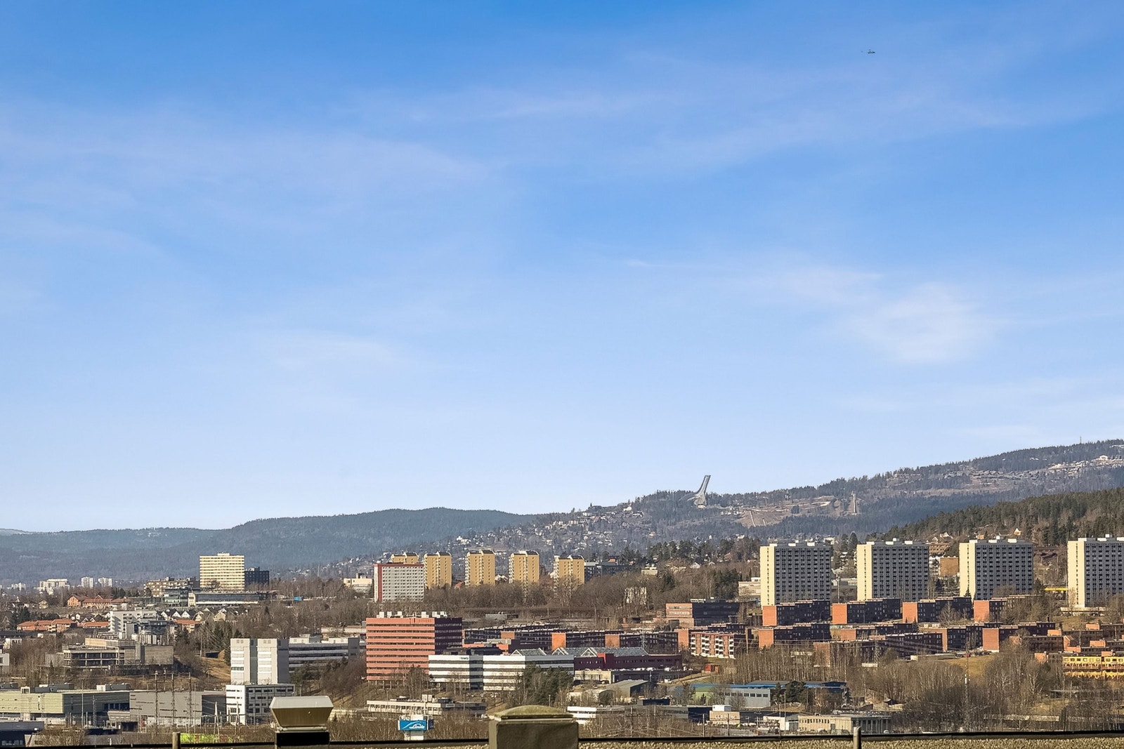 ... og utover dalen til blant annet Grefsenåsen og Holmenkollen Galleribilde