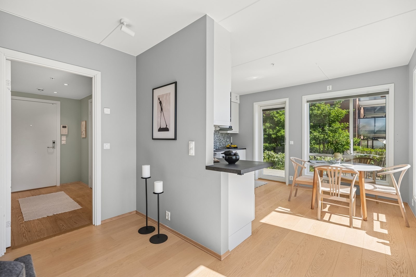 Innvendige gulv er belagt med enstavs parkett. Galleribilde