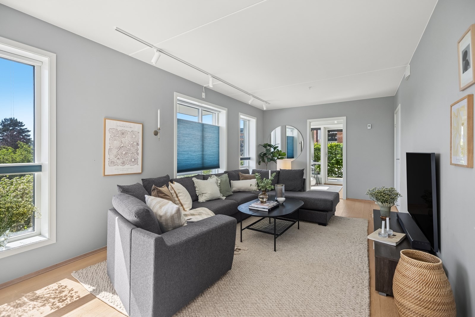 Leiligheten befinner seg i velkjente "Krydderhagen" på Hasle, et unik bomiljø som skiller seg ut med sine arkitektoniske kvaliteter. Galleribilde