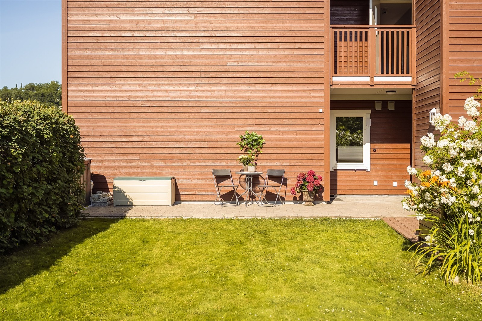 Det er en rekke tilbud i nærheten for den som ønsker en aktiv fritid. De populære treningssentrene Impulse og 3T ligger innenfor gangavstand fra leiligheten. I nærheten er det også lekeplasser, kunstgressbane, idrettshall og skøytebaner på vinteren. Galleribilde