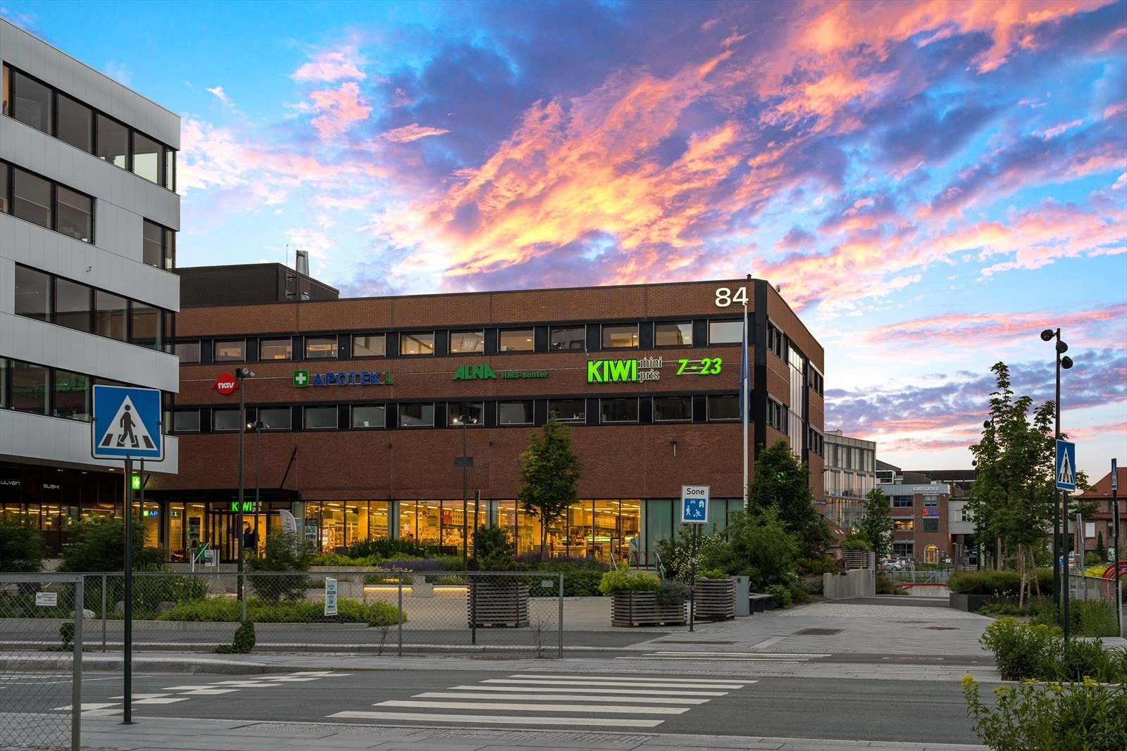 Dagligvarebutikk i umiddelbar nærhet. Galleribilde