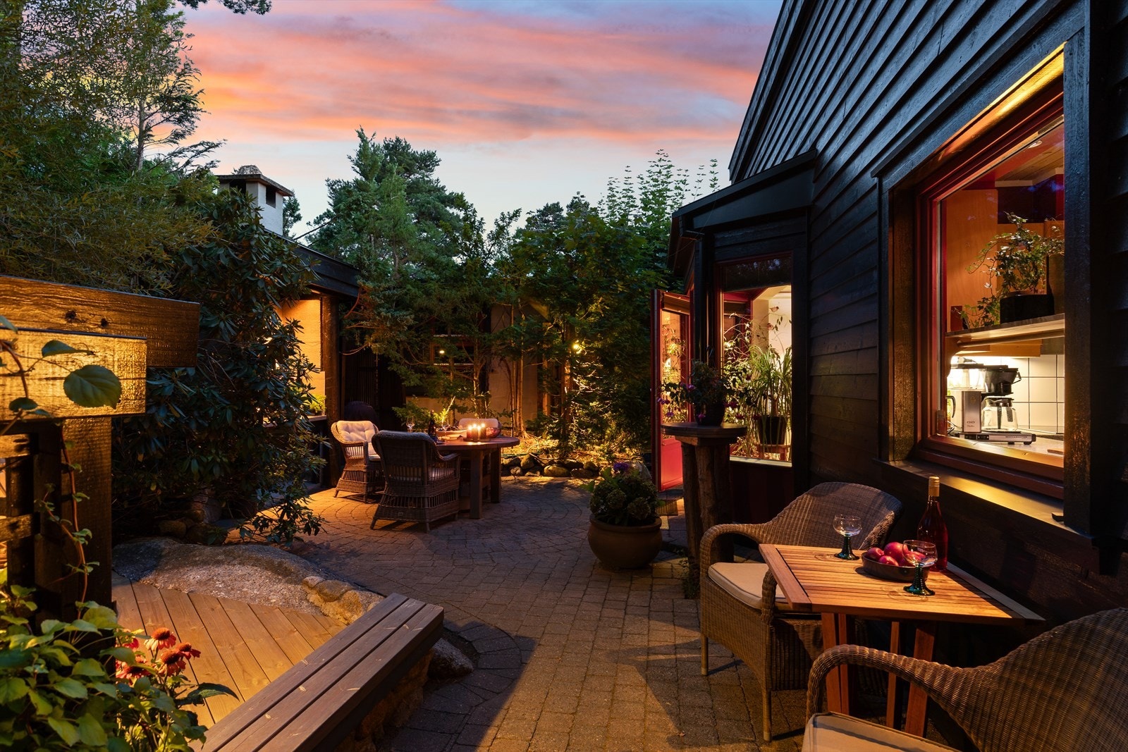 Fantastiske uteplasser fordelt over hele tomten. Galleribilde