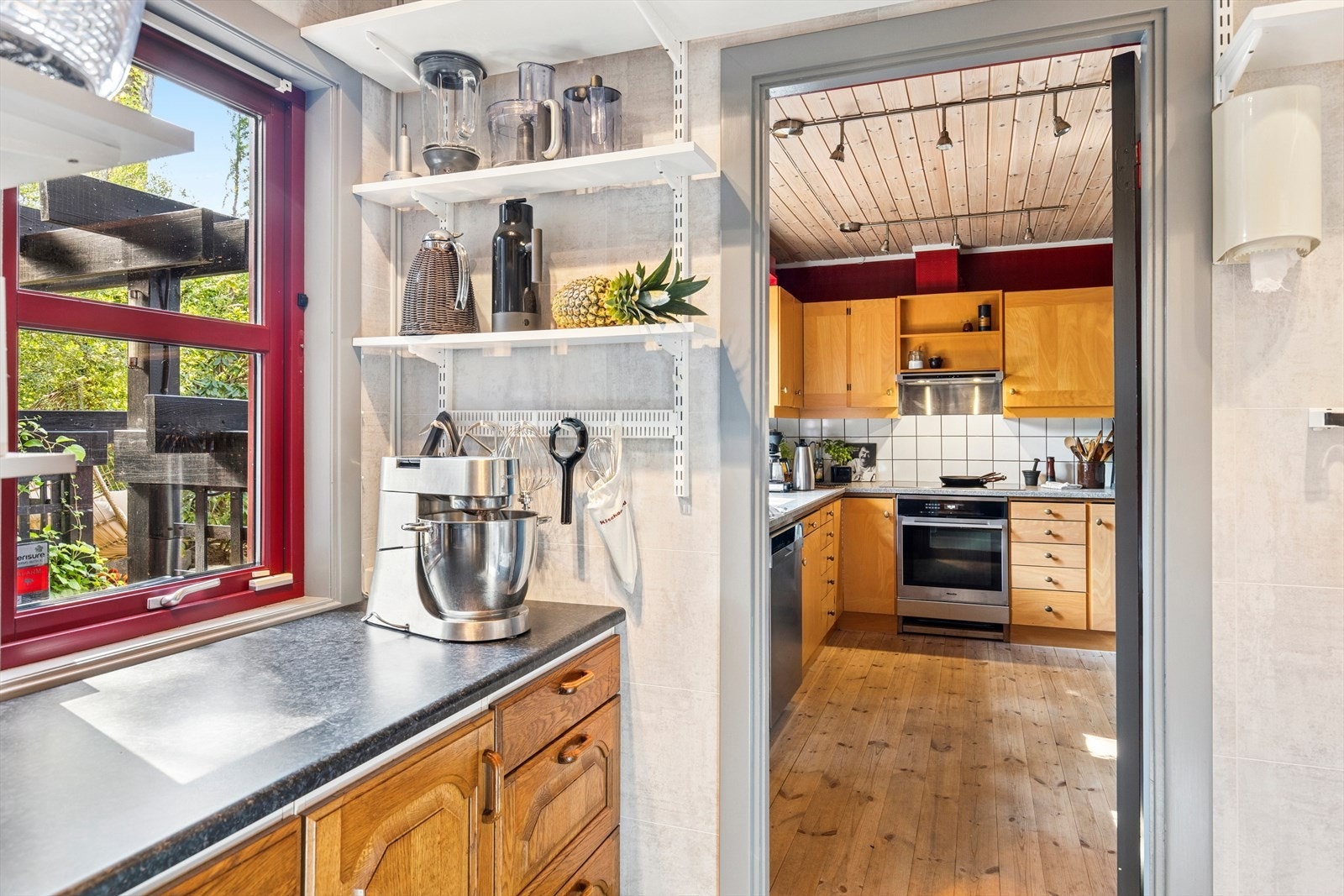 Vaskerom innenfor kjøkkenet. Galleribilde