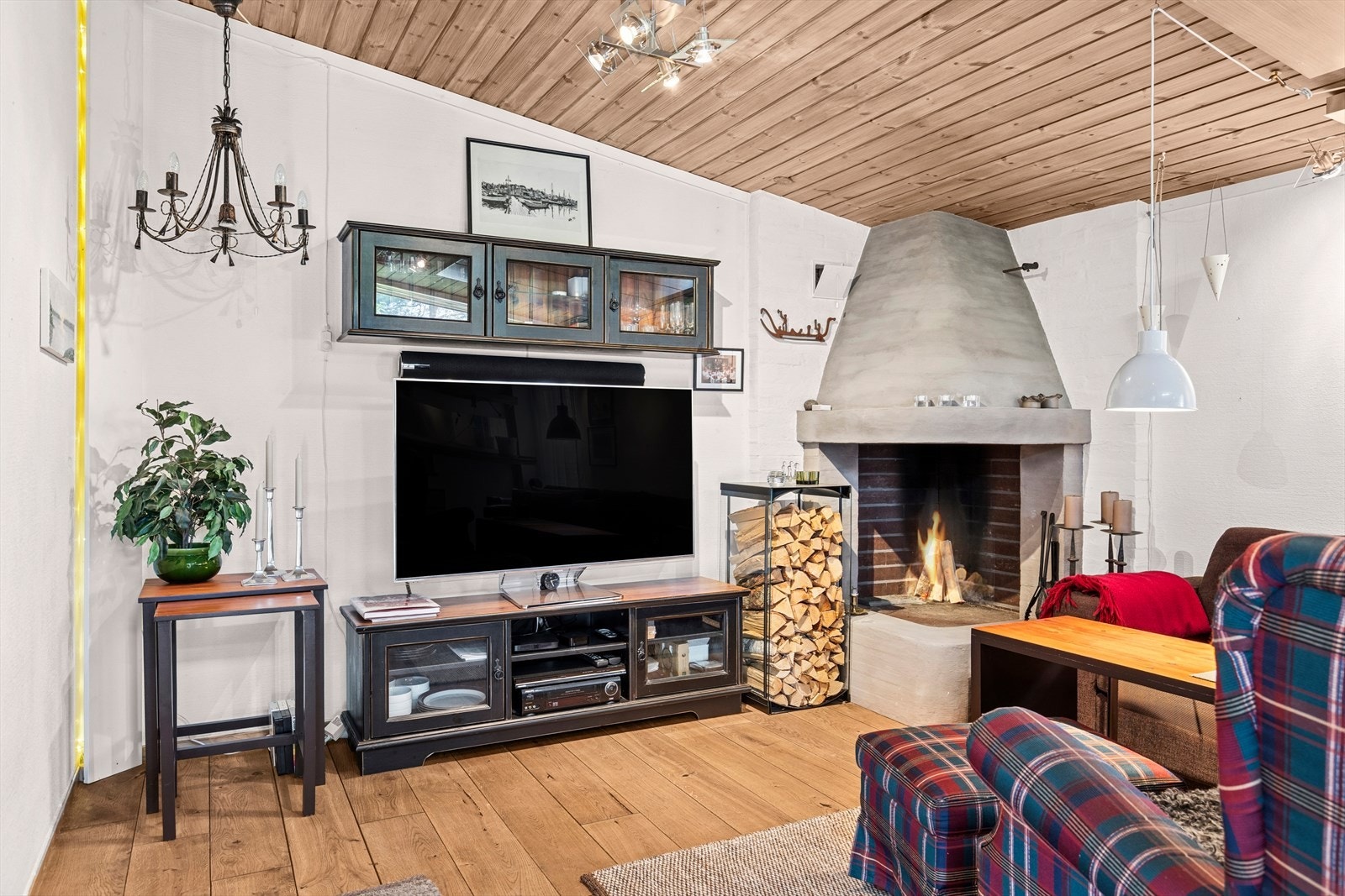 Peisestue, opprinnelig godkjent som redskap- og vognskjul. Se mer informasjon under punkt for ferdigattest i salgsoppgaven. Galleribilde