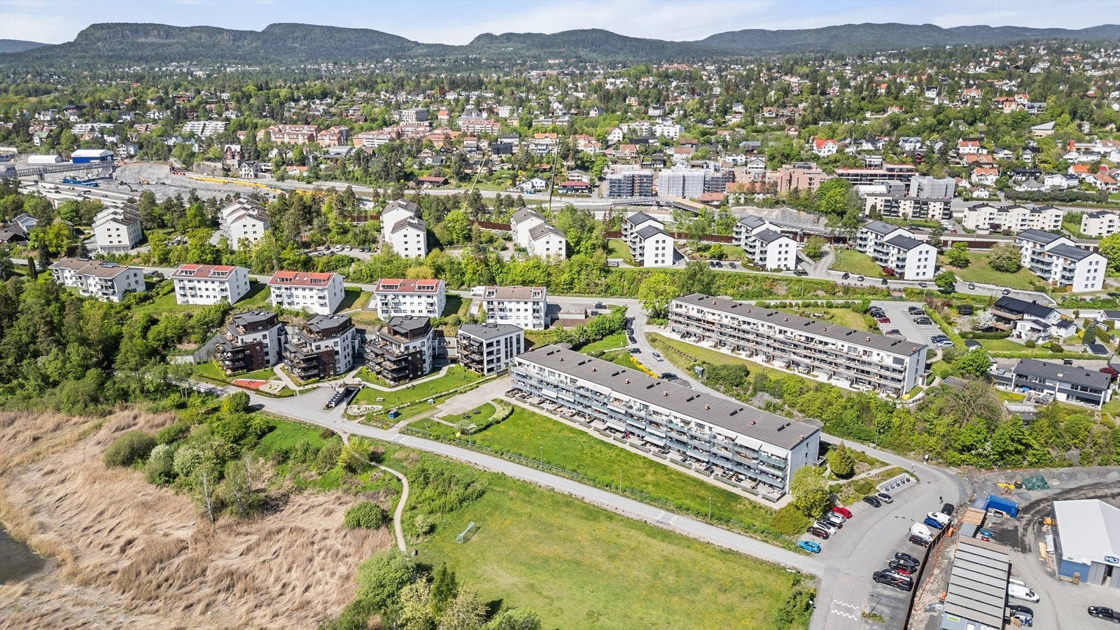 Ønsker du å bo sentralt, men samtidig også nært sjø og natur, er dette en flott mulighet Galleribilde