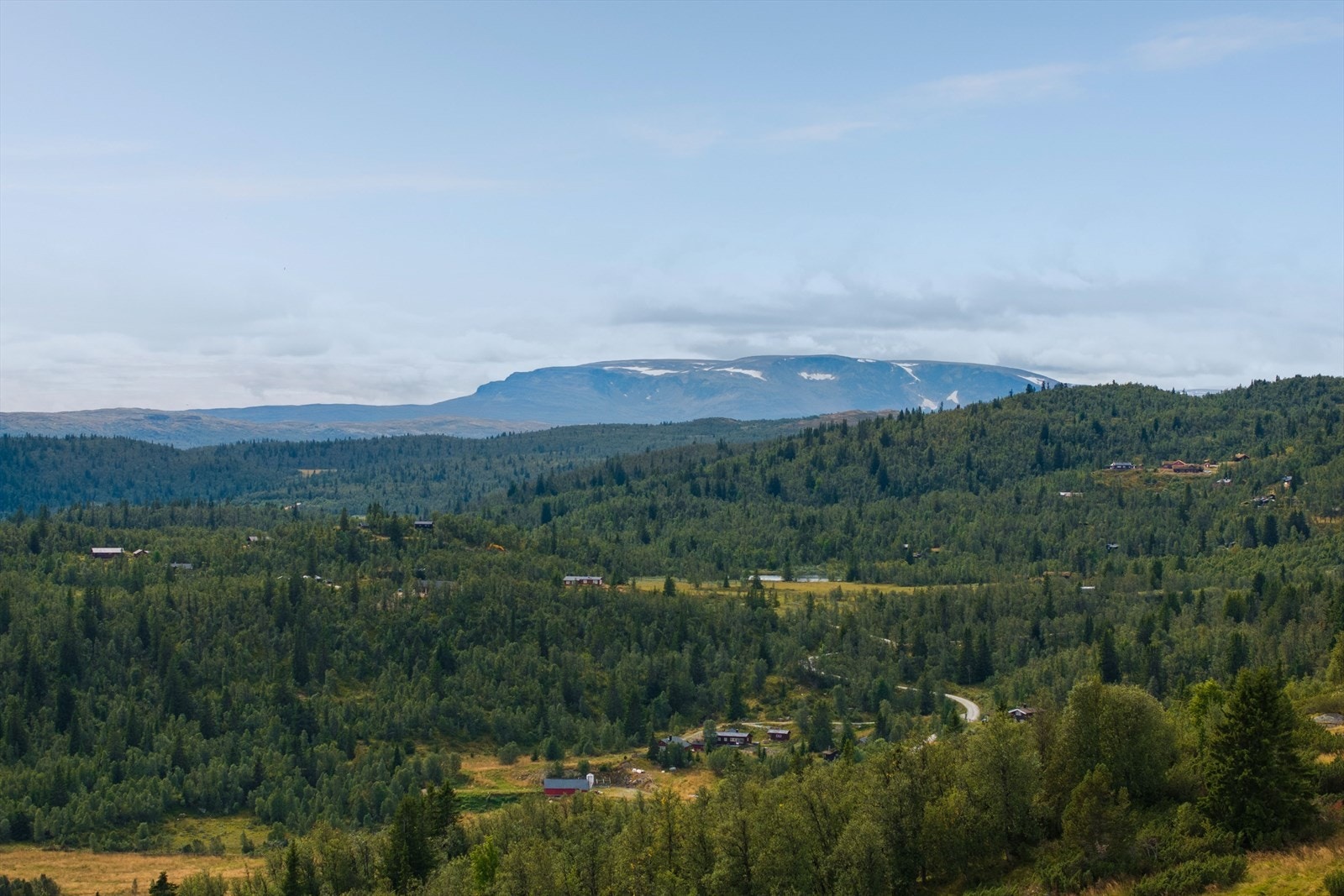 Beliggenhet på ca. 1020 moh. med utsikt til Hallingskarvet Galleribilde
