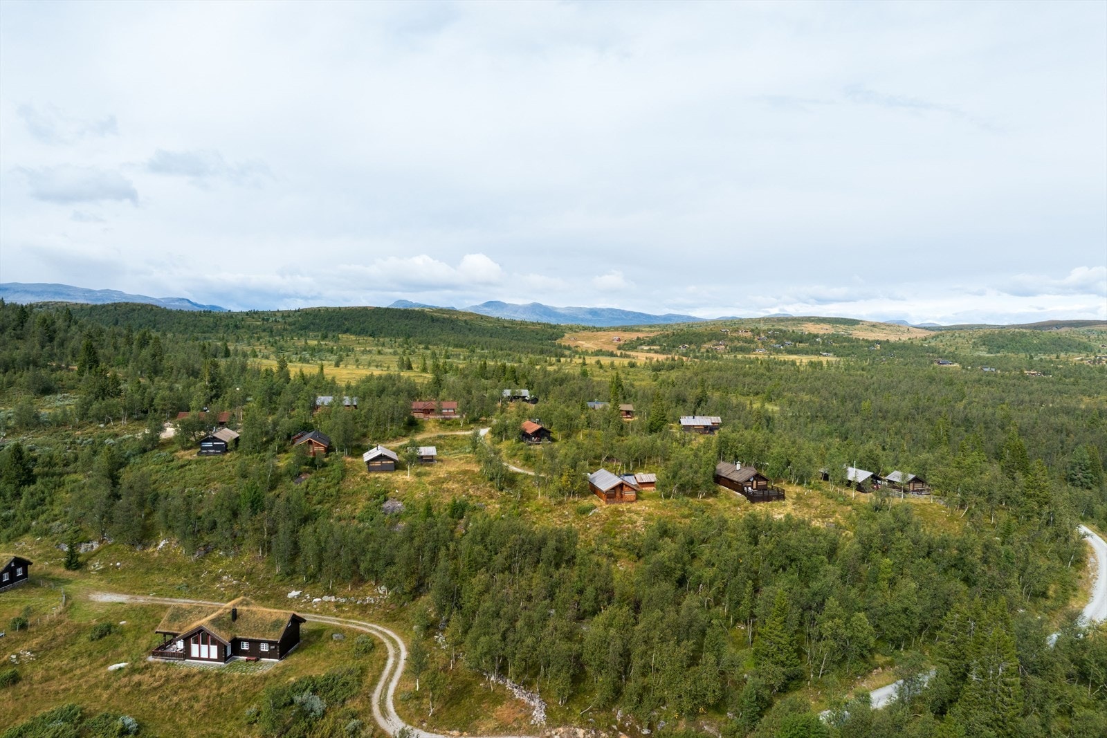 Koselig lite hyttefelt med hovedsaklig Ålhytter fra ca- 1990-tallet Galleribilde