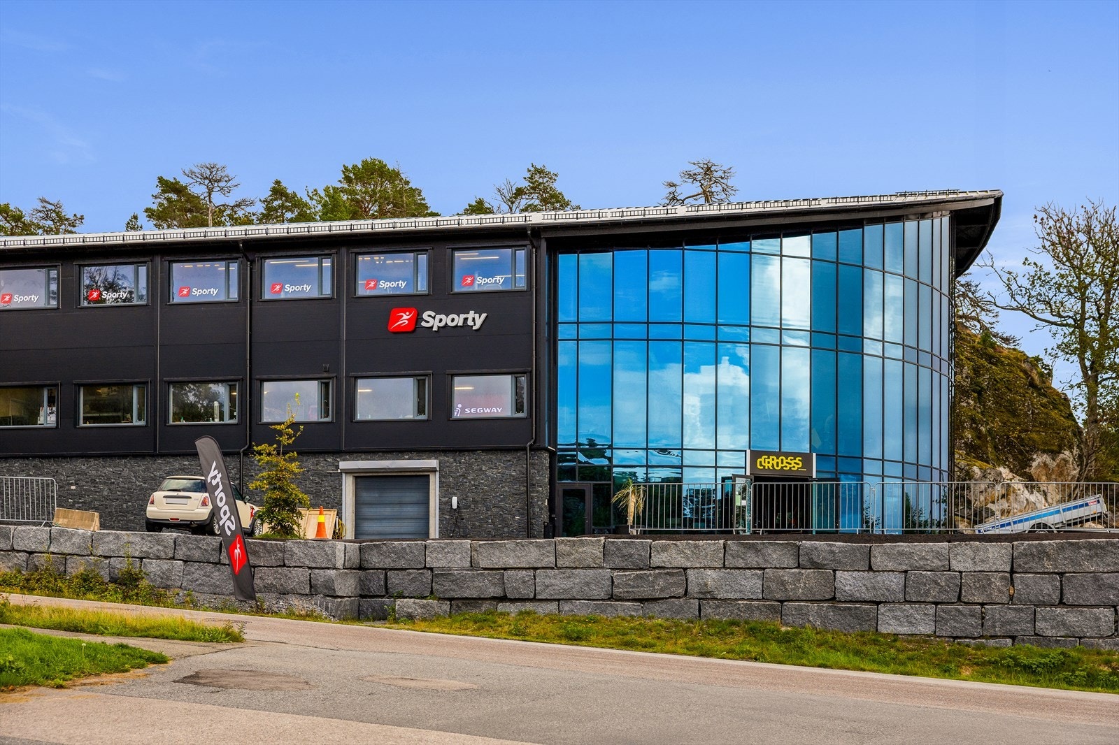 Treningssenteret Sporty er en kort spasertur unna og er åpent fra 05-00 Galleribilde