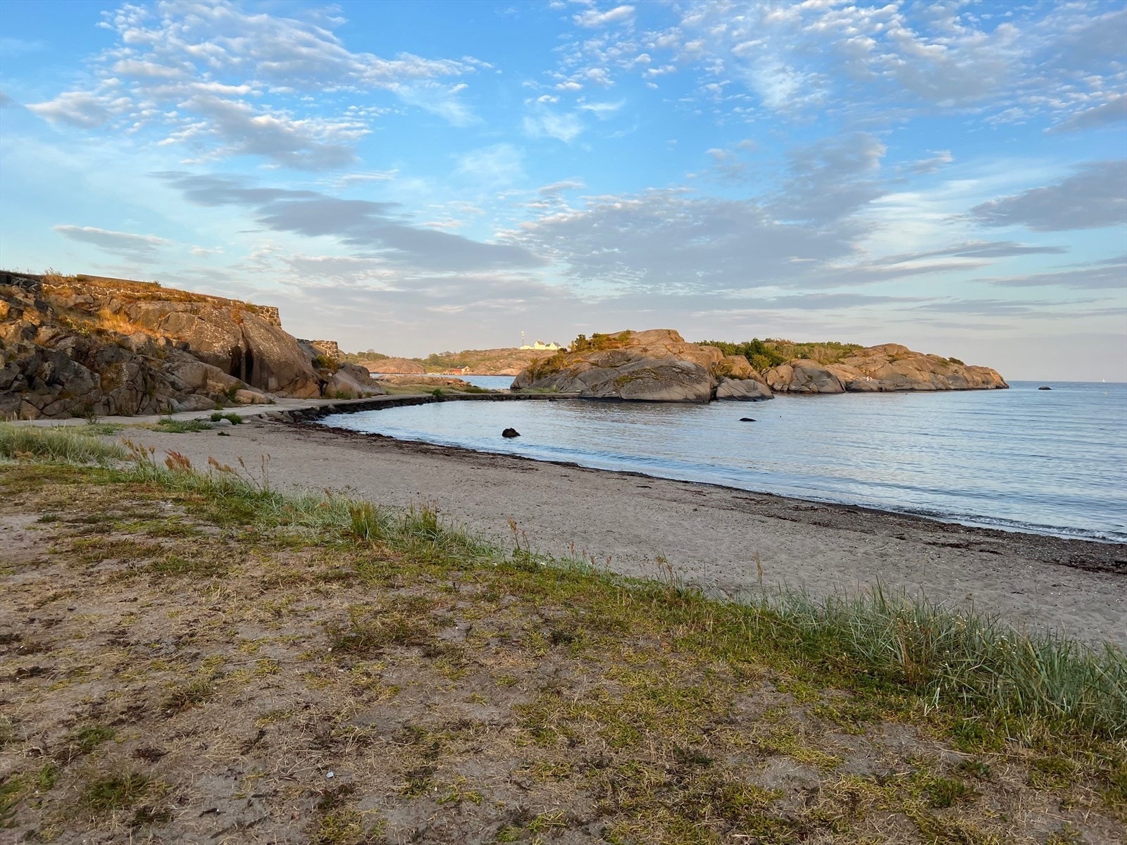 Stavern har flere flotte strender Galleribilde